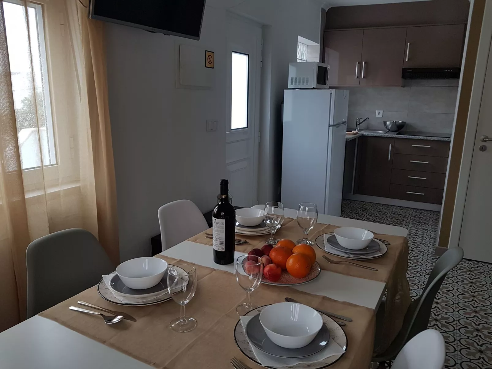 Brandneue Strandwohnung 2-Drinnen