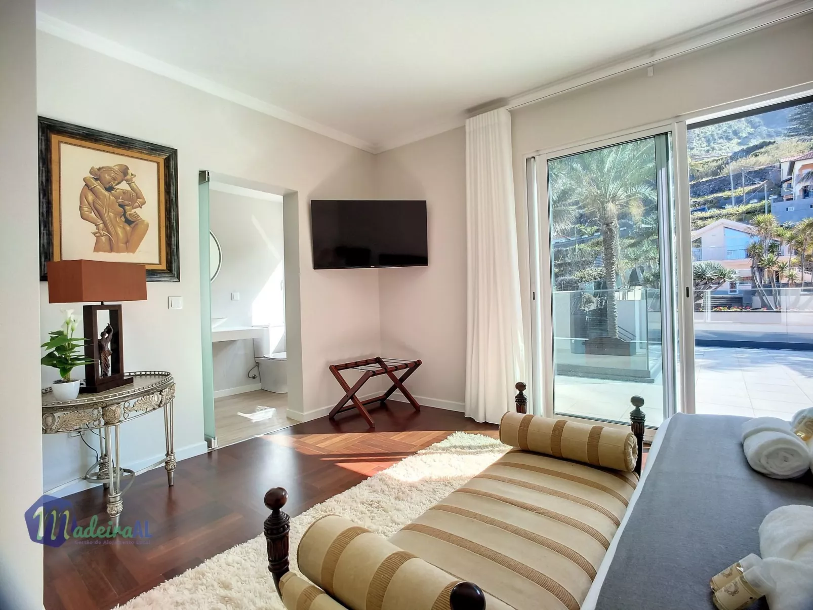 PEARLS BEACH VILLA-Inside