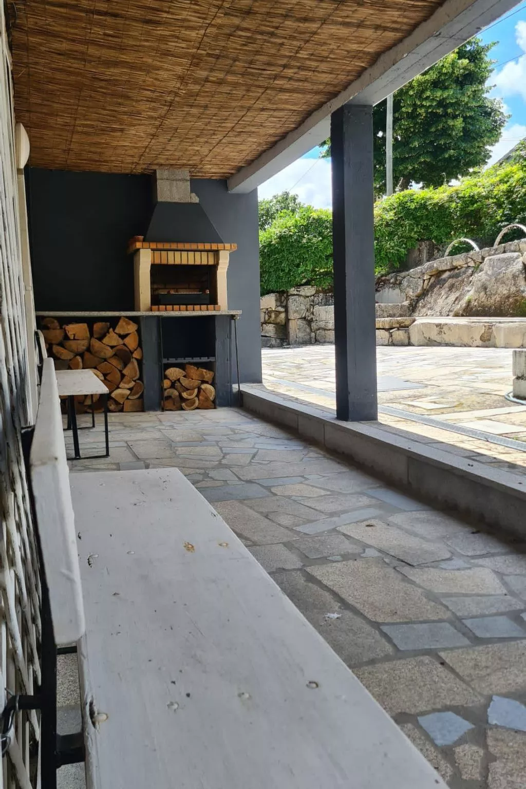 Weißes Haus in Douro Weinberge-Draußen