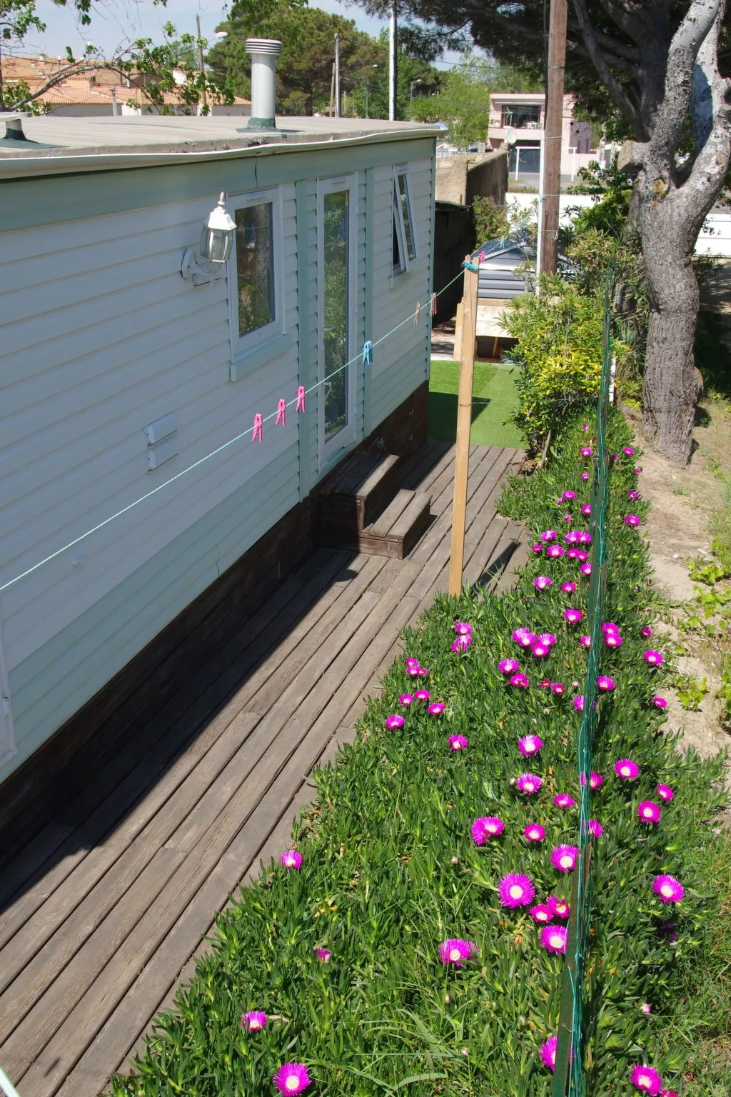 Mobiles Haus mit Blick auf das Wasser-Outside