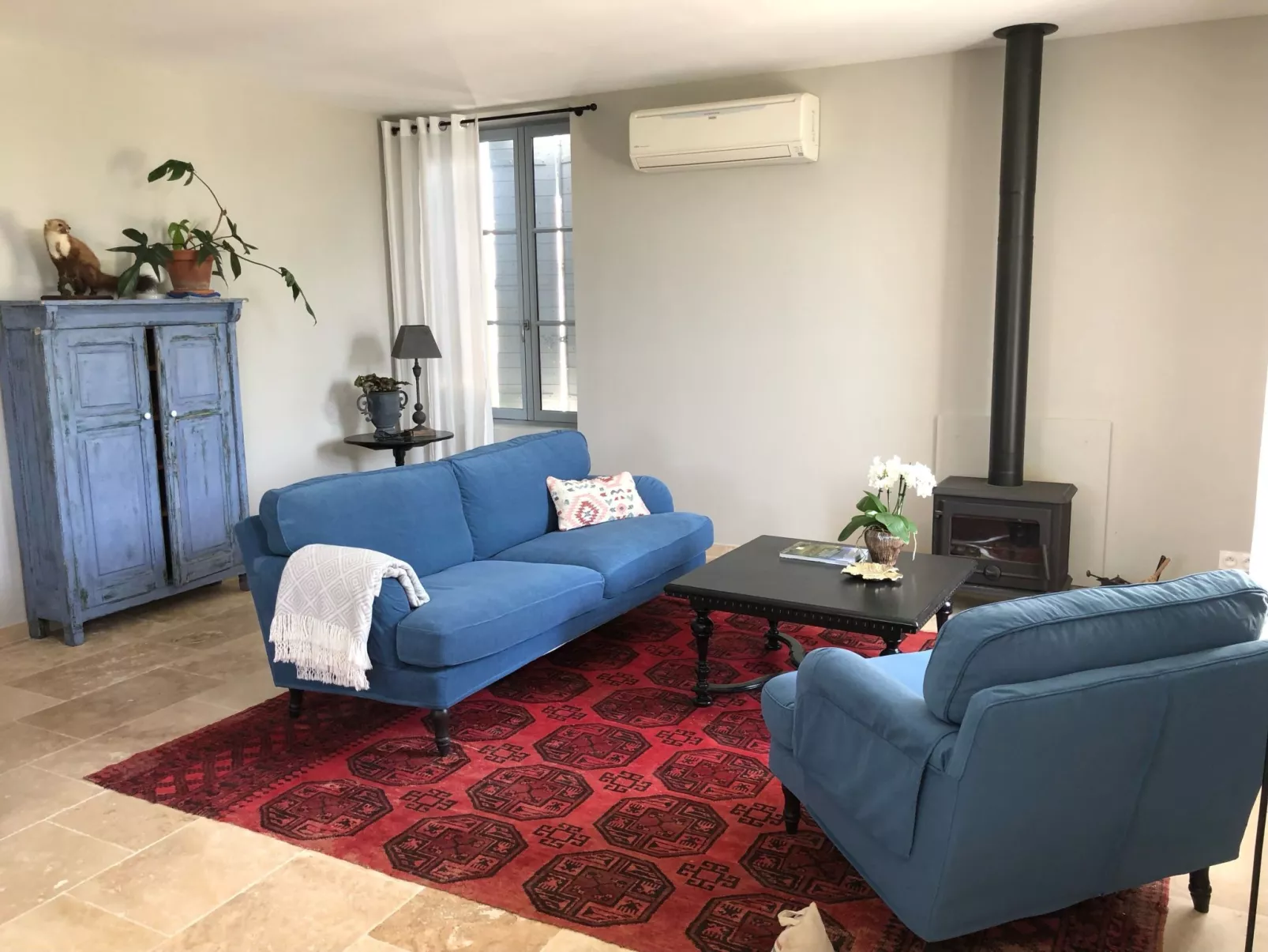 Maison Carrée-Drinnen