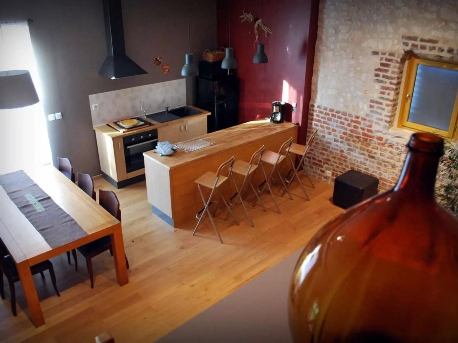 Liebevoll renoviertes Ferienhaus als Teil eines kleinen Bauernhauses mit abgesc-Drinnen