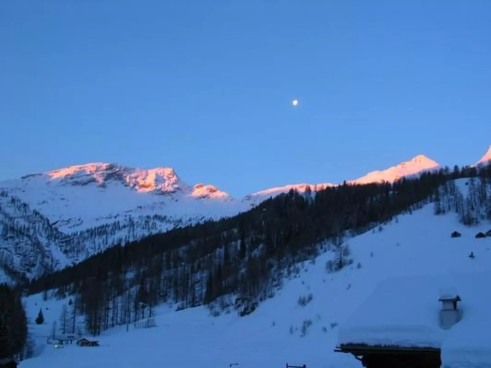 Casa Paola in Bosco Gurin-Draußen