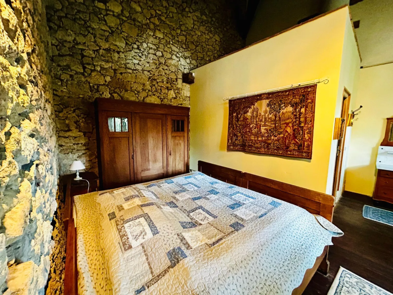 Pujols Petite-Inside