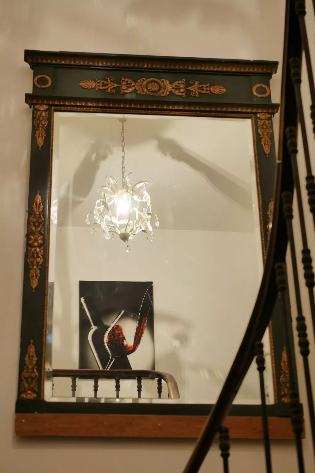 Schloss mit Überlaufpool an der Dordogne-Inside