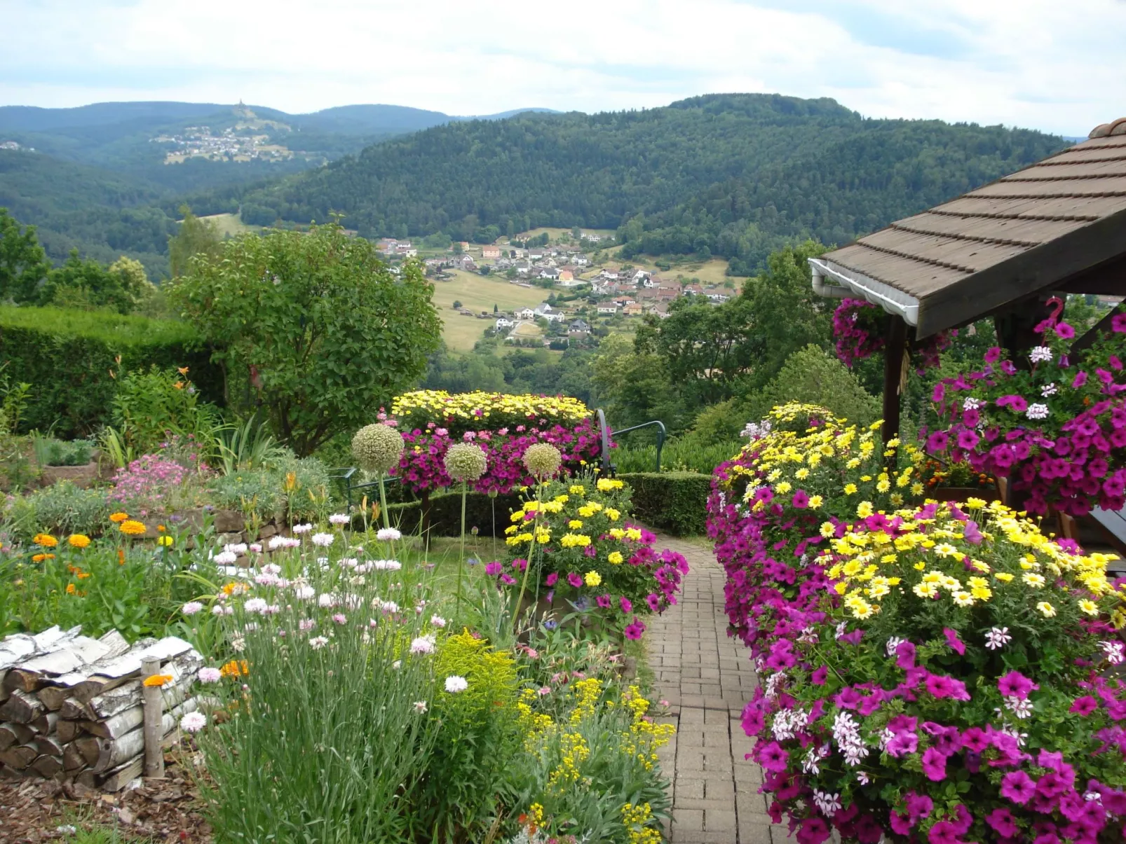 Das Gîte Fleuri mit einer herrlichen Aussicht-Drinnen