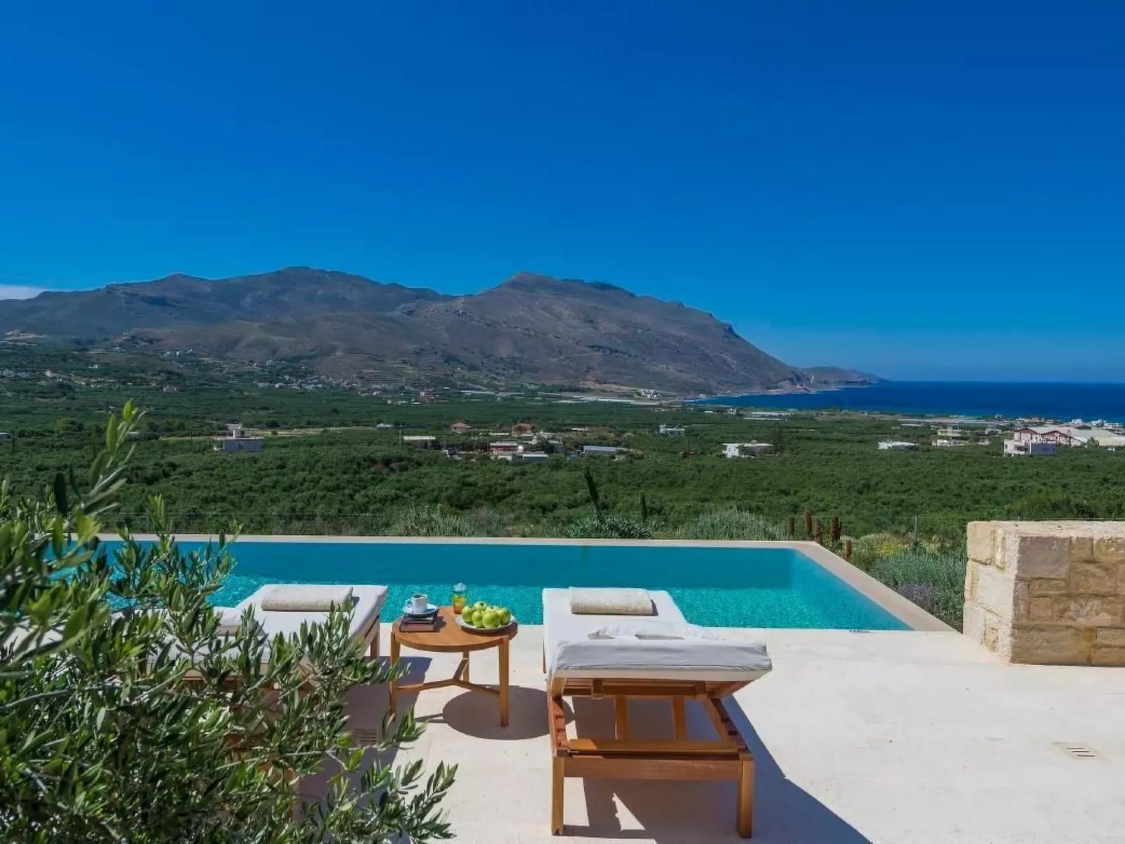 "Villa Charisma" mit eigenem Pool-Dedans