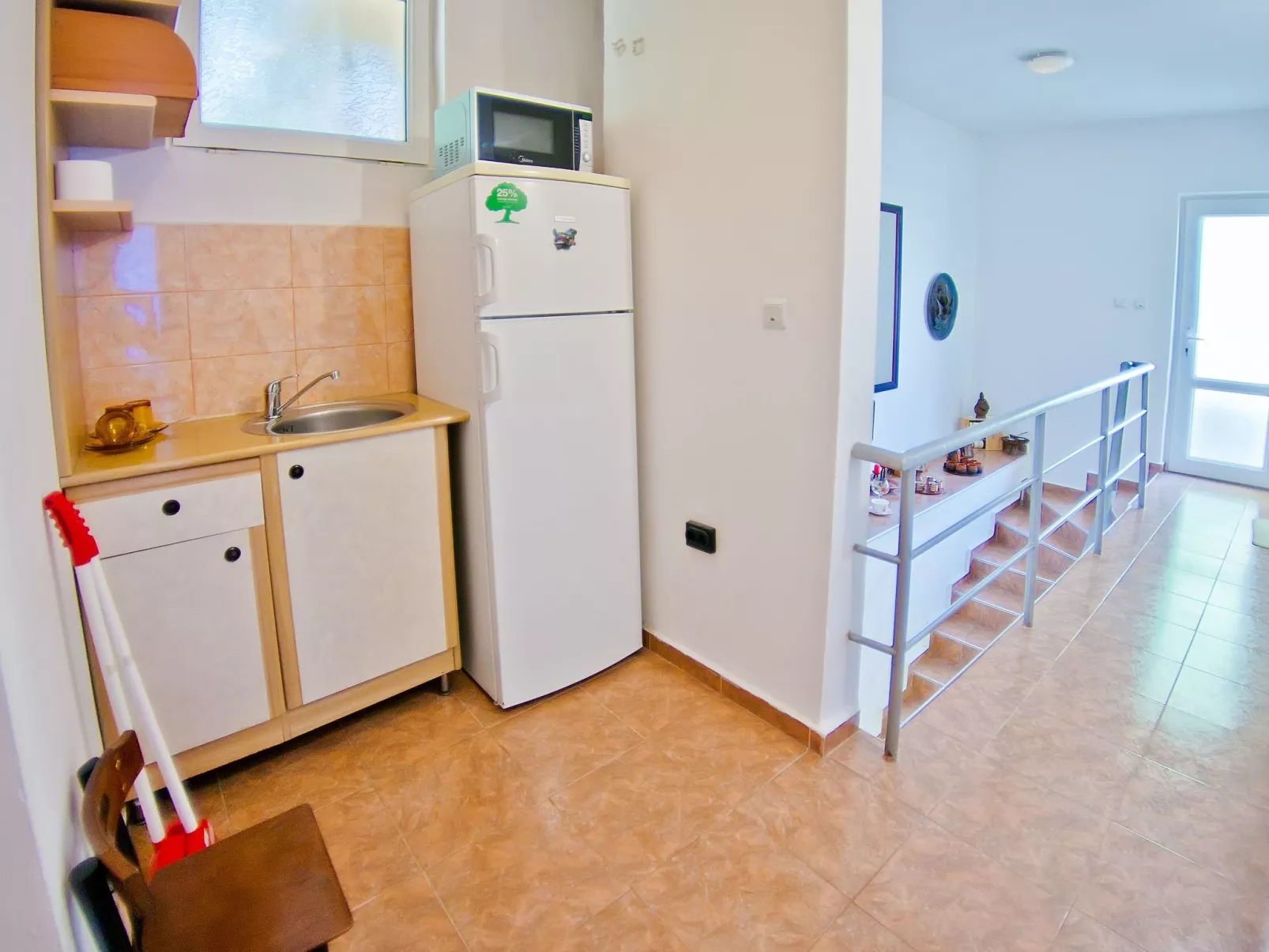 Mit Blick auf das Wasser-Drinnen