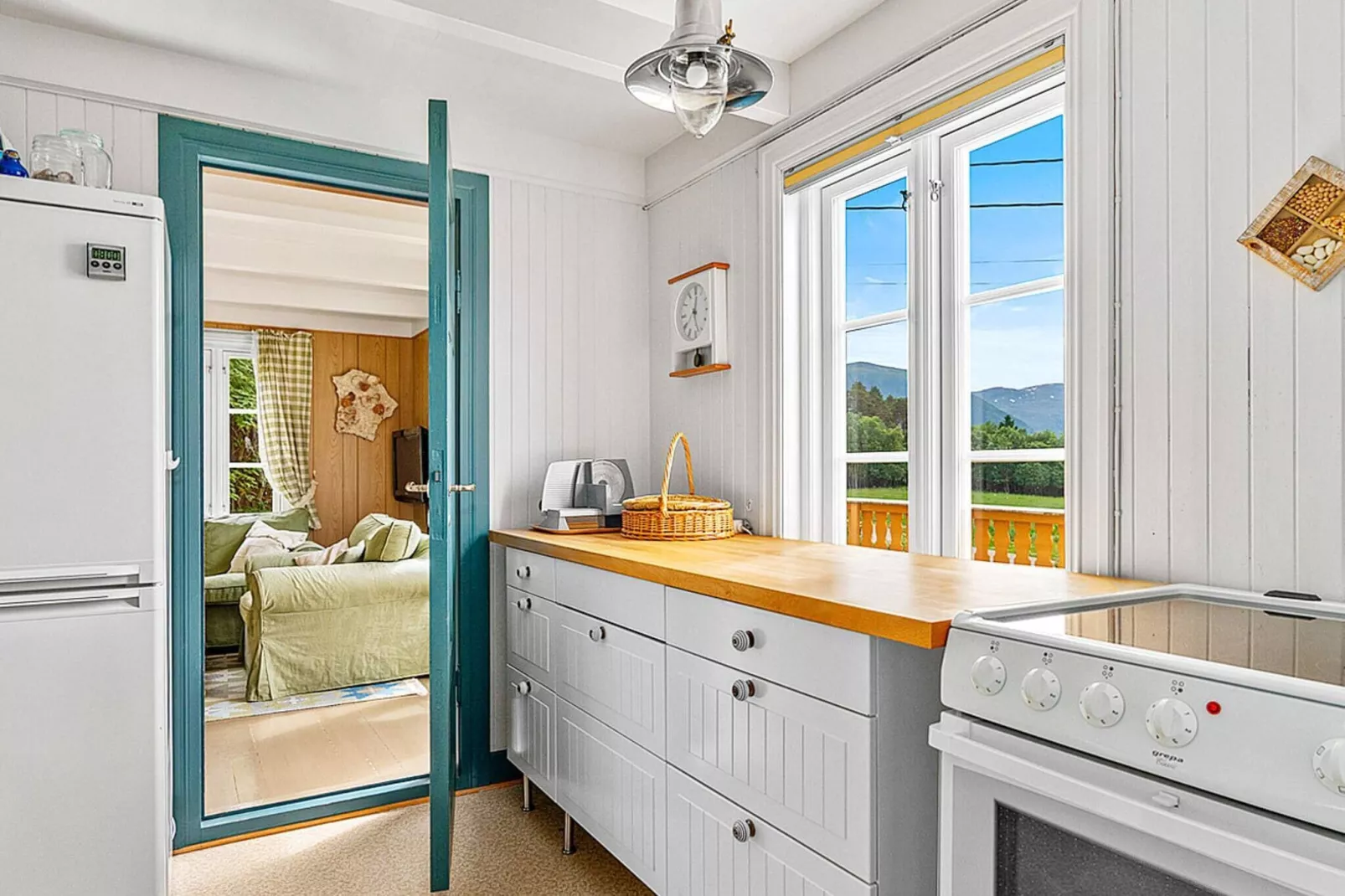6 person holiday home in AVERØY-By Traum-Indoor