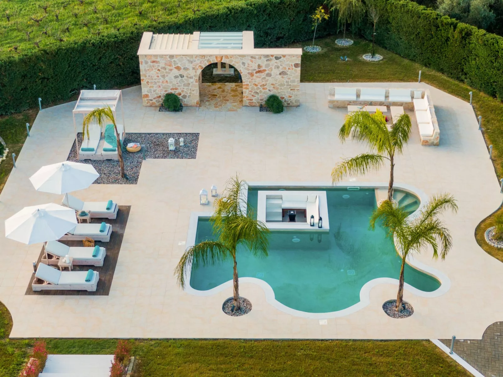 In Arkadii mit Außenpool-Drinnen