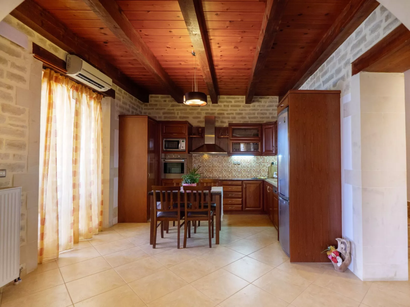 Familienfreundliche Villa mit Pool, BBQ, Kinderbereich-Inside