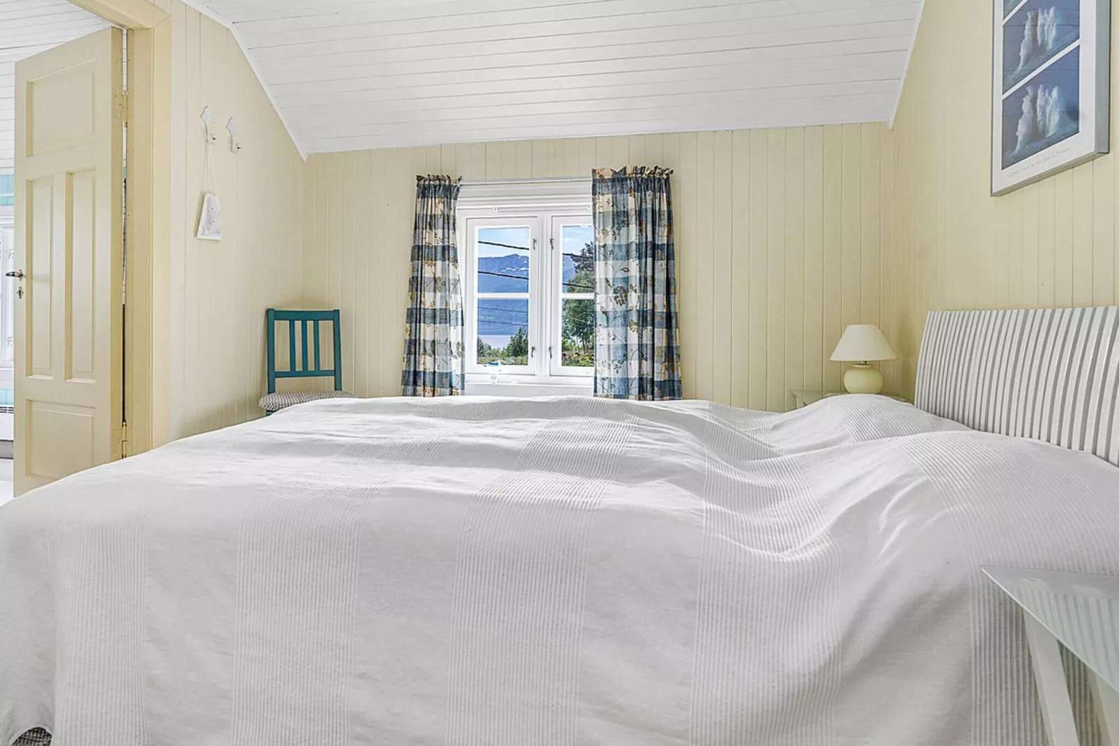 6 person holiday home in AVERØY-By Traum-Indoor