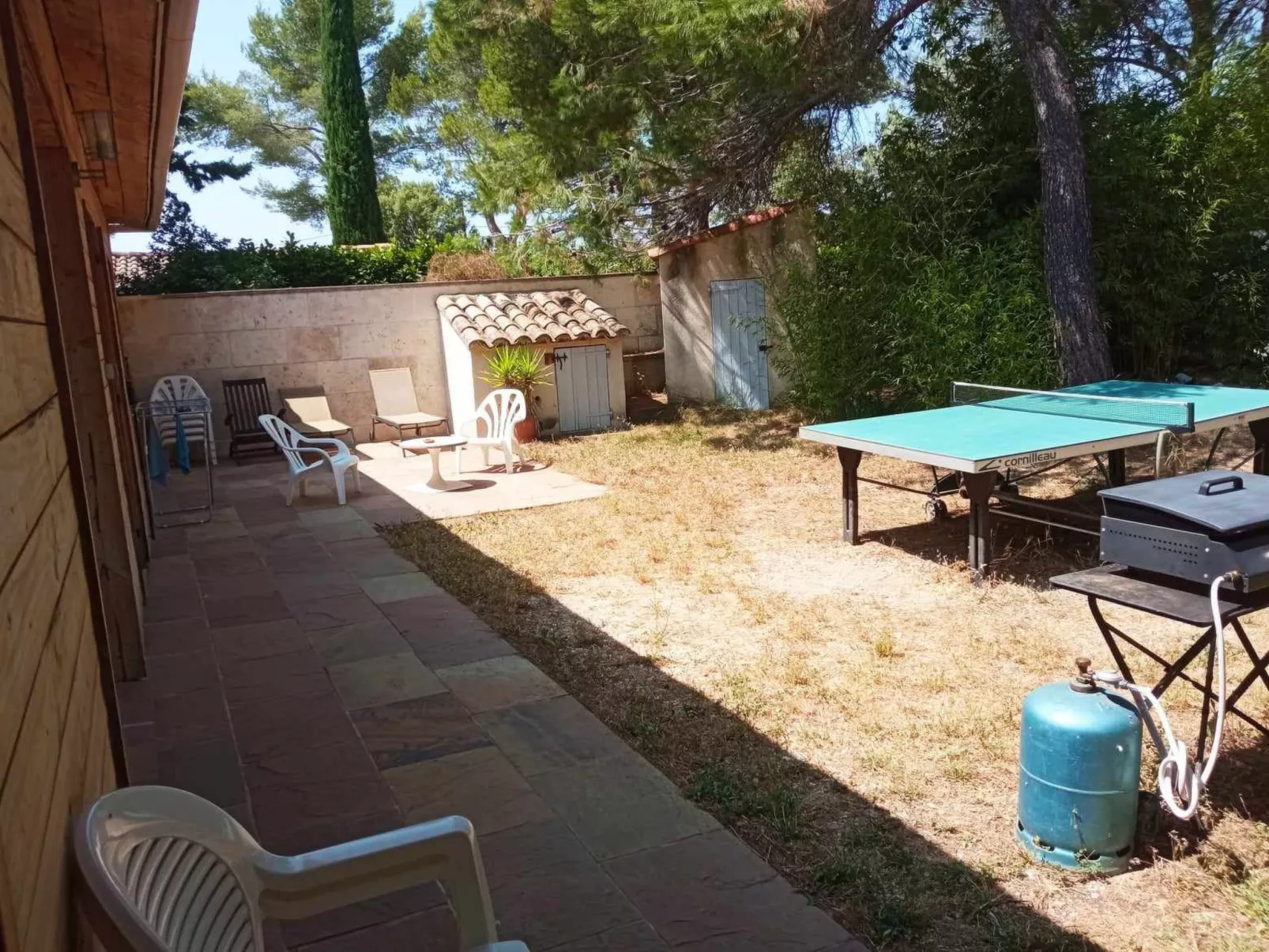 La petite maison sous les pinins-innenpool-Draußen