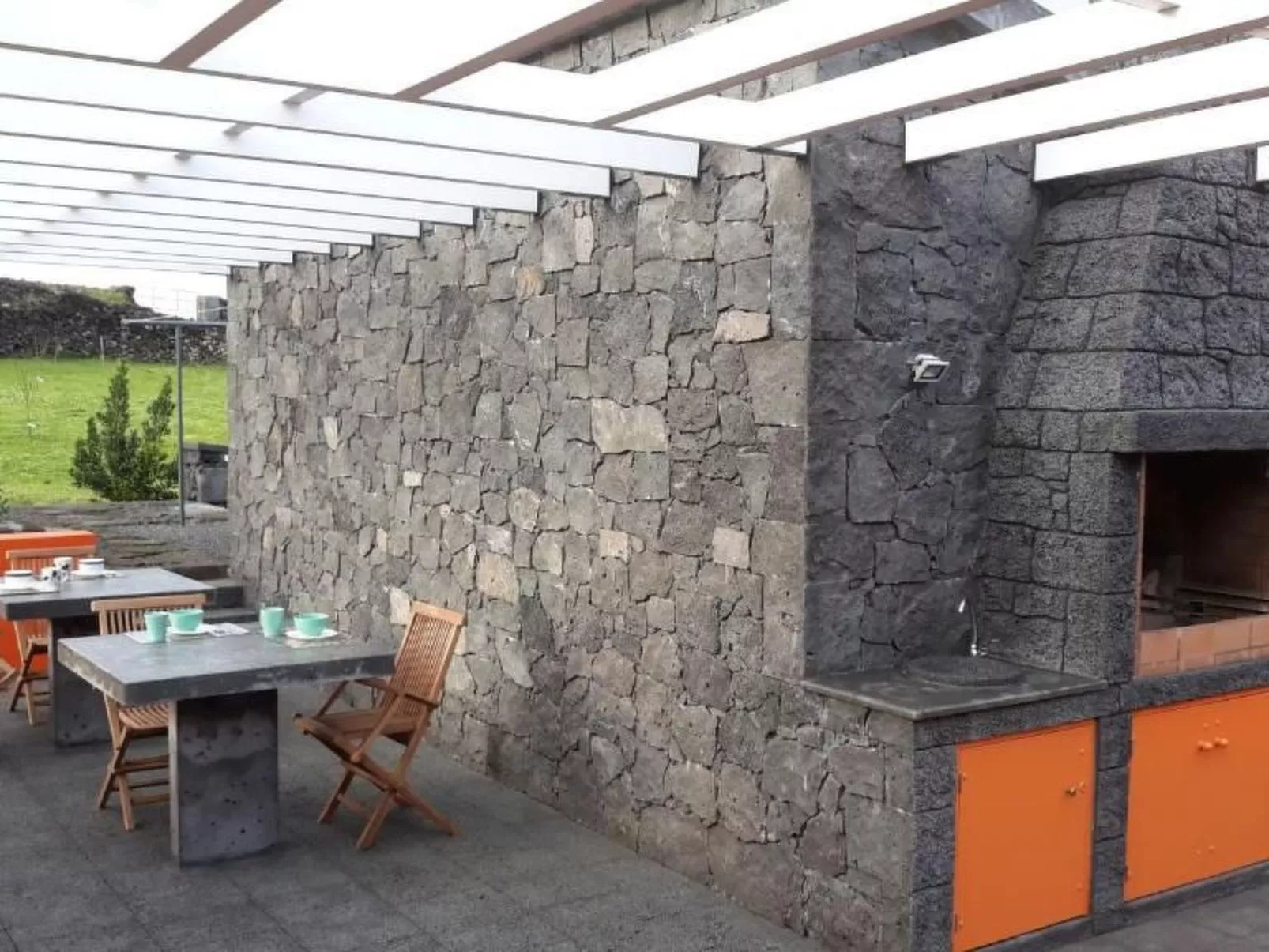 Abrahams Himmelshaus 2-Draußen