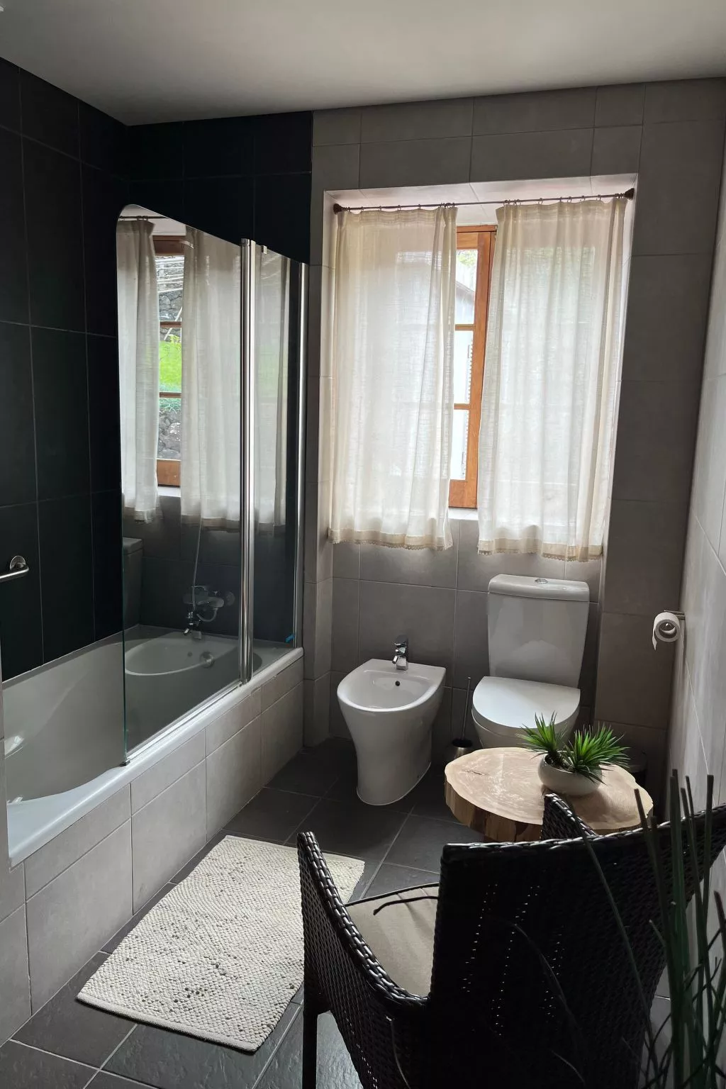 "Vinea Lava" mit Blick auf das Wasser-Image-tags.info