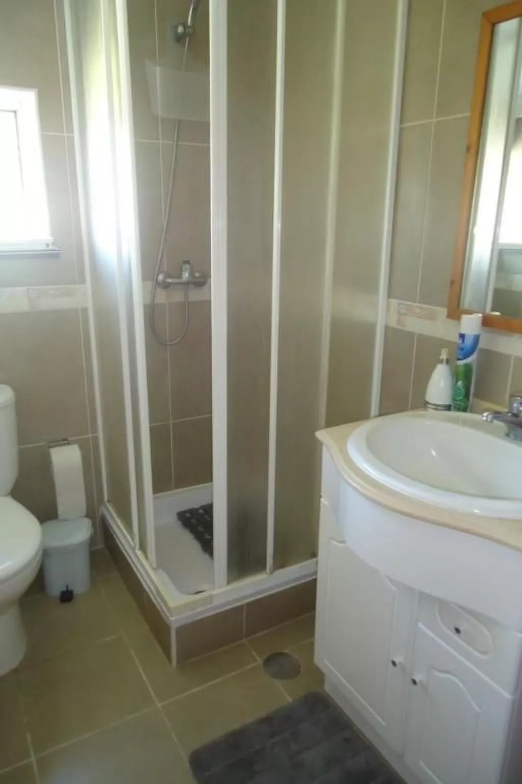 Geräumiges Haus in der Nähe von Angra do Heroismo-Drinnen