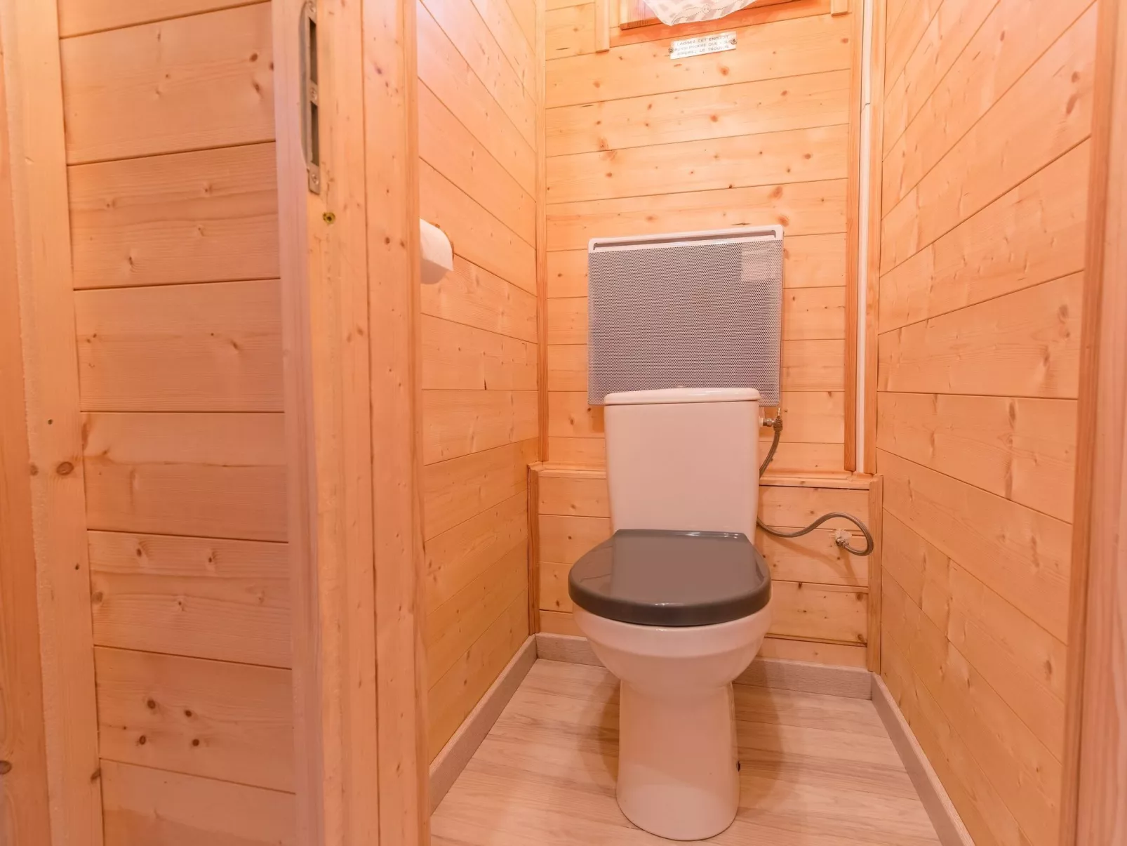 Erdgeschoss 110 m2 - 15 Personen - In der Nähe der Pisten-Drinnen