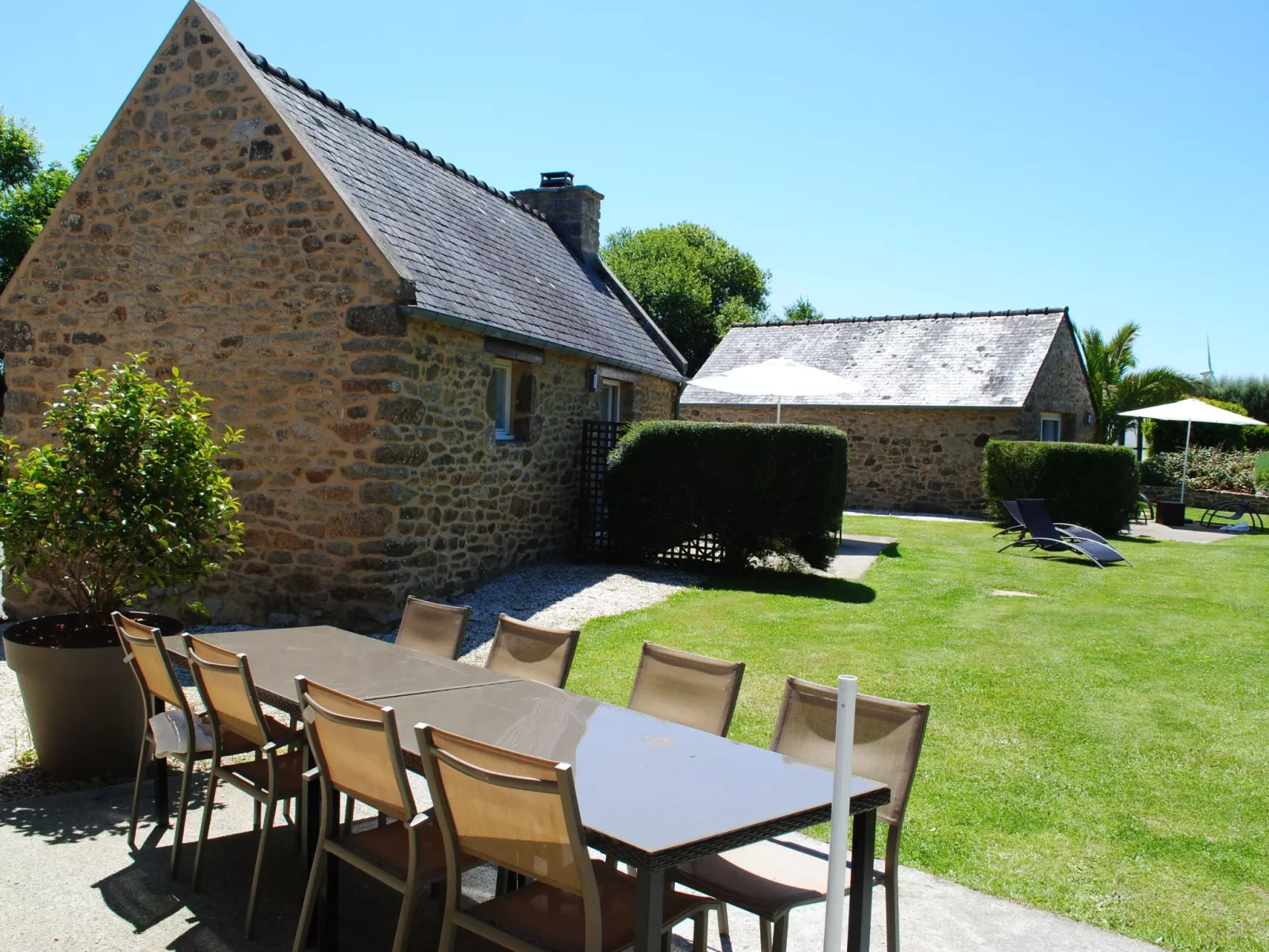 Großes Haus mit überdachtem und beheiztem Swimmingpool-Dedans
