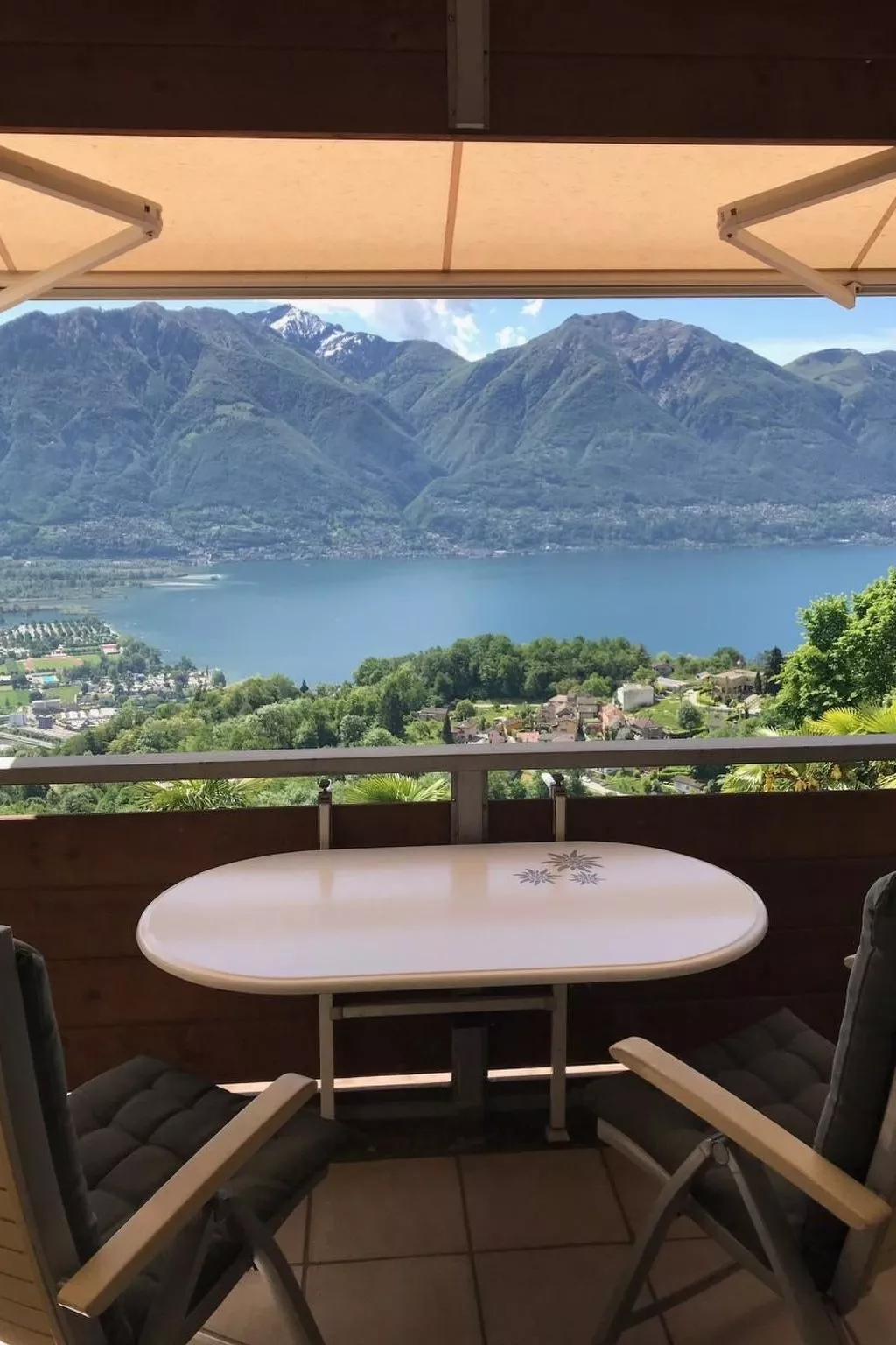 Seeblick und Pool-Drinnen