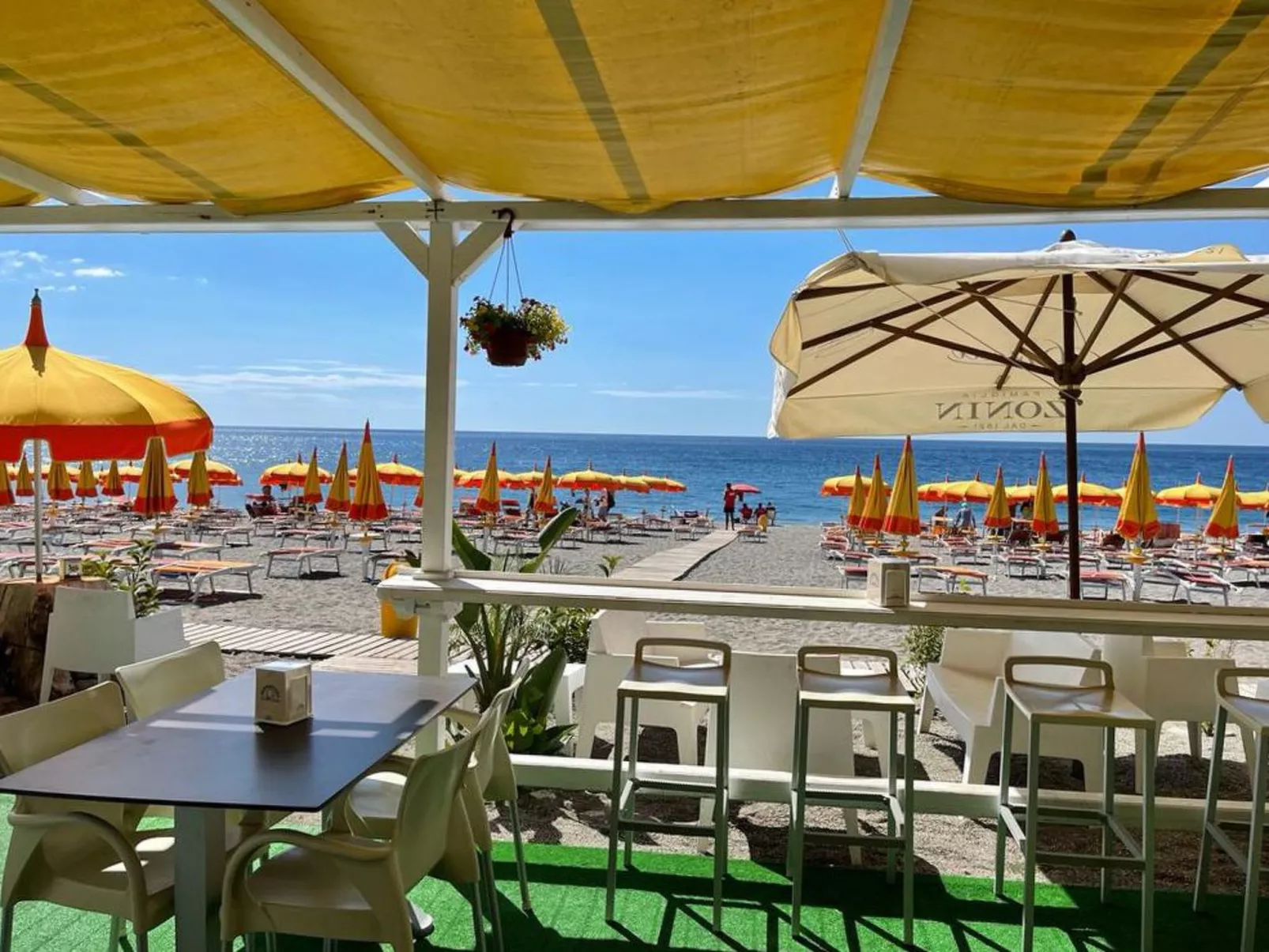 Naxos Loft Ferienwohnung mit Terrasse-Inside