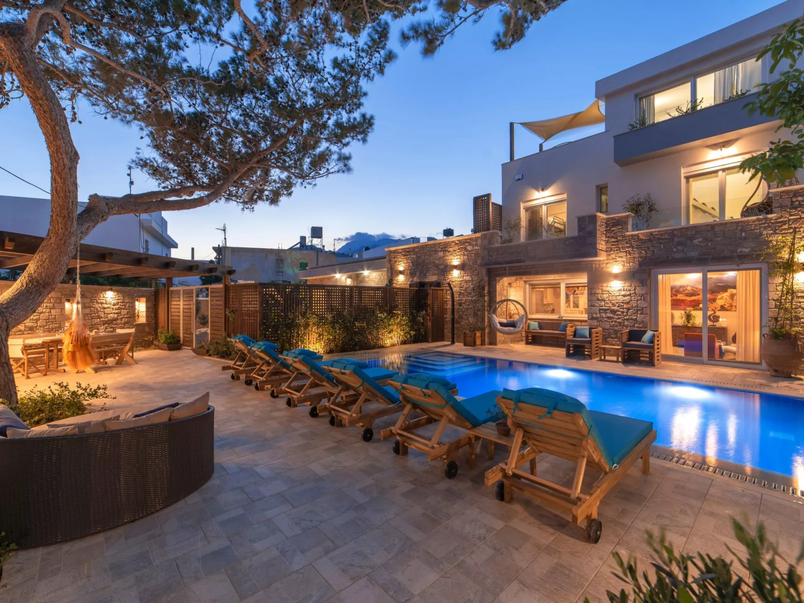 Luxuriöses Ferienhaus mit heizbarem Infinitypool-Dedans