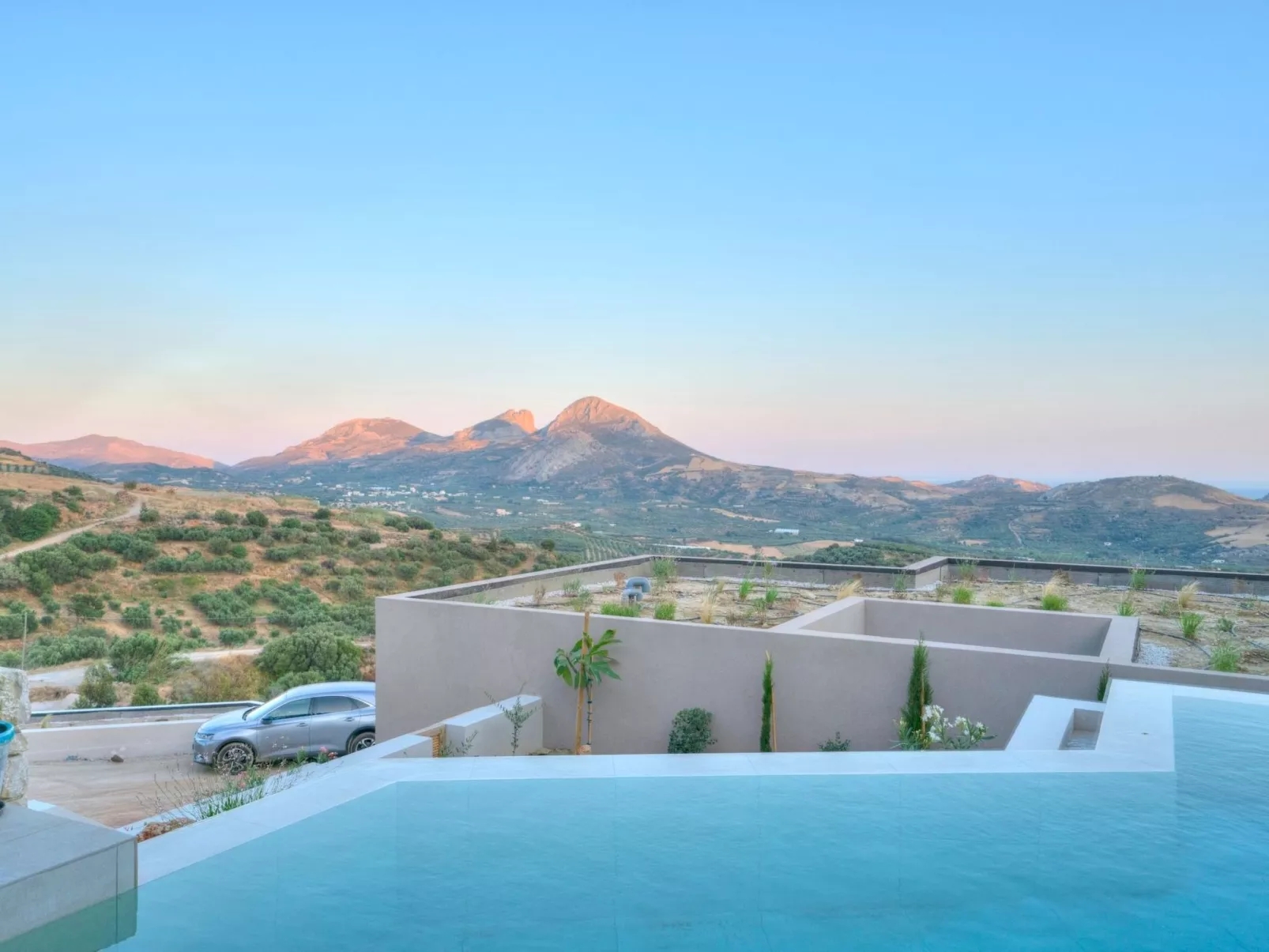 "Serenity" mit eigenem Pool-Outside