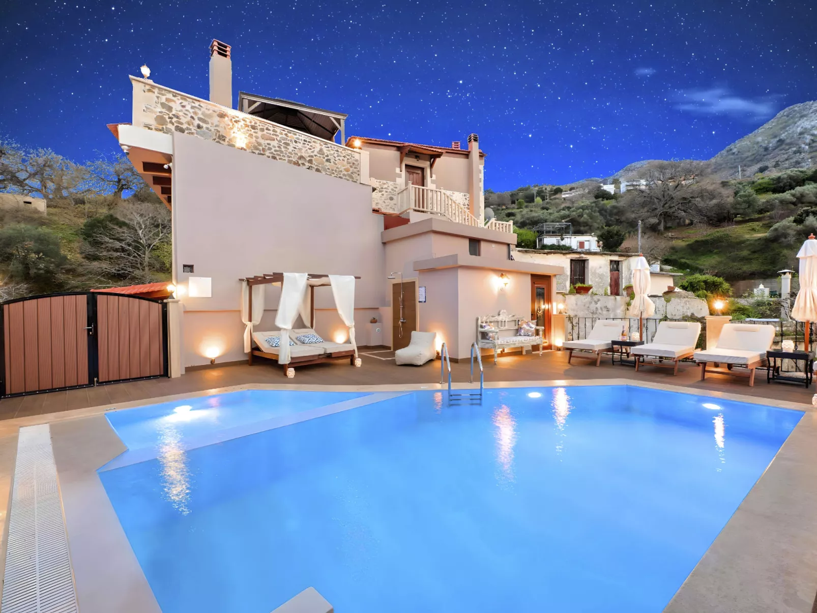 Petralis Luxus Villa Pool Whirlpool-Drinnen