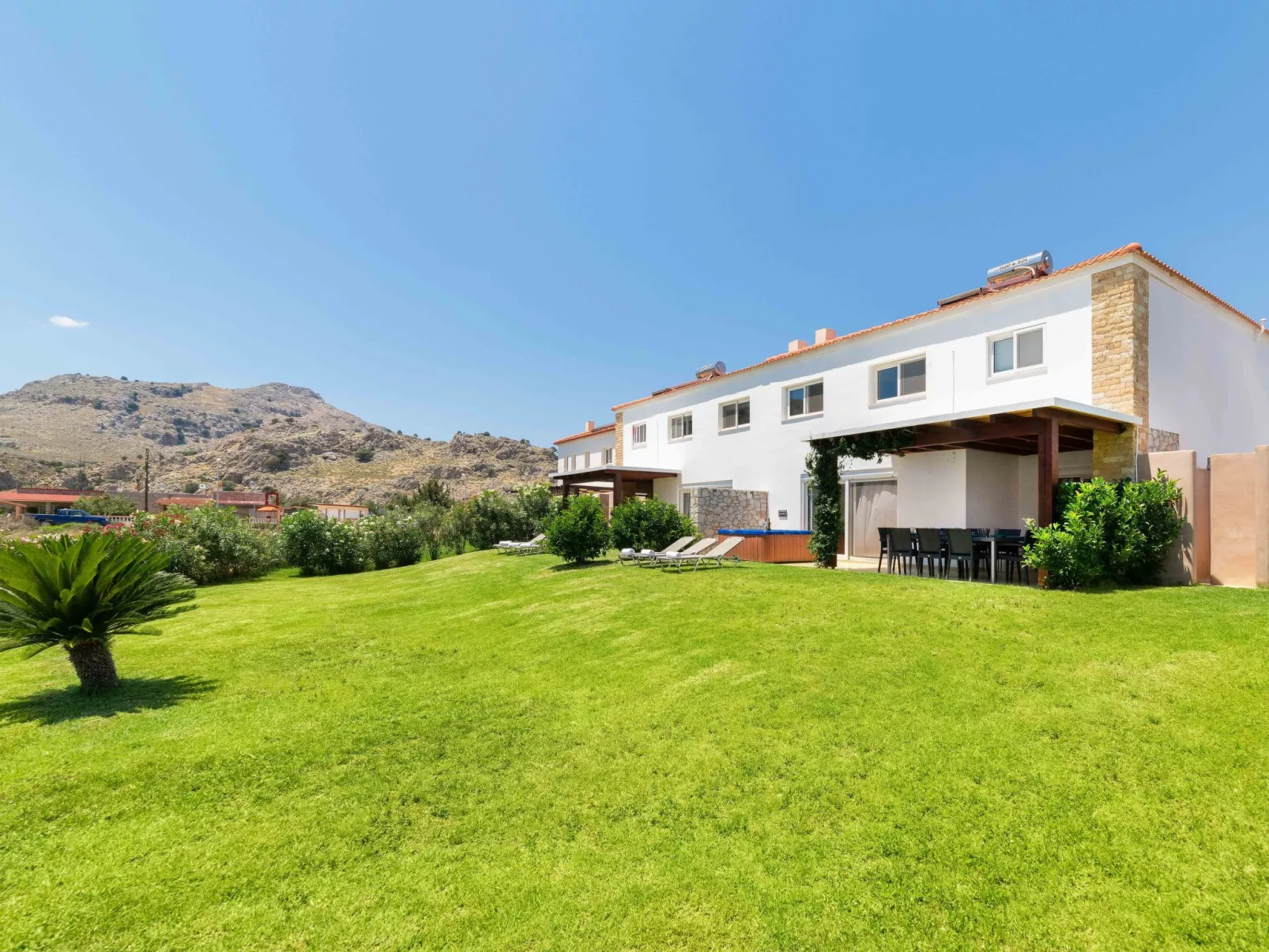 In Kolympia mit privatem Garten-Dedans