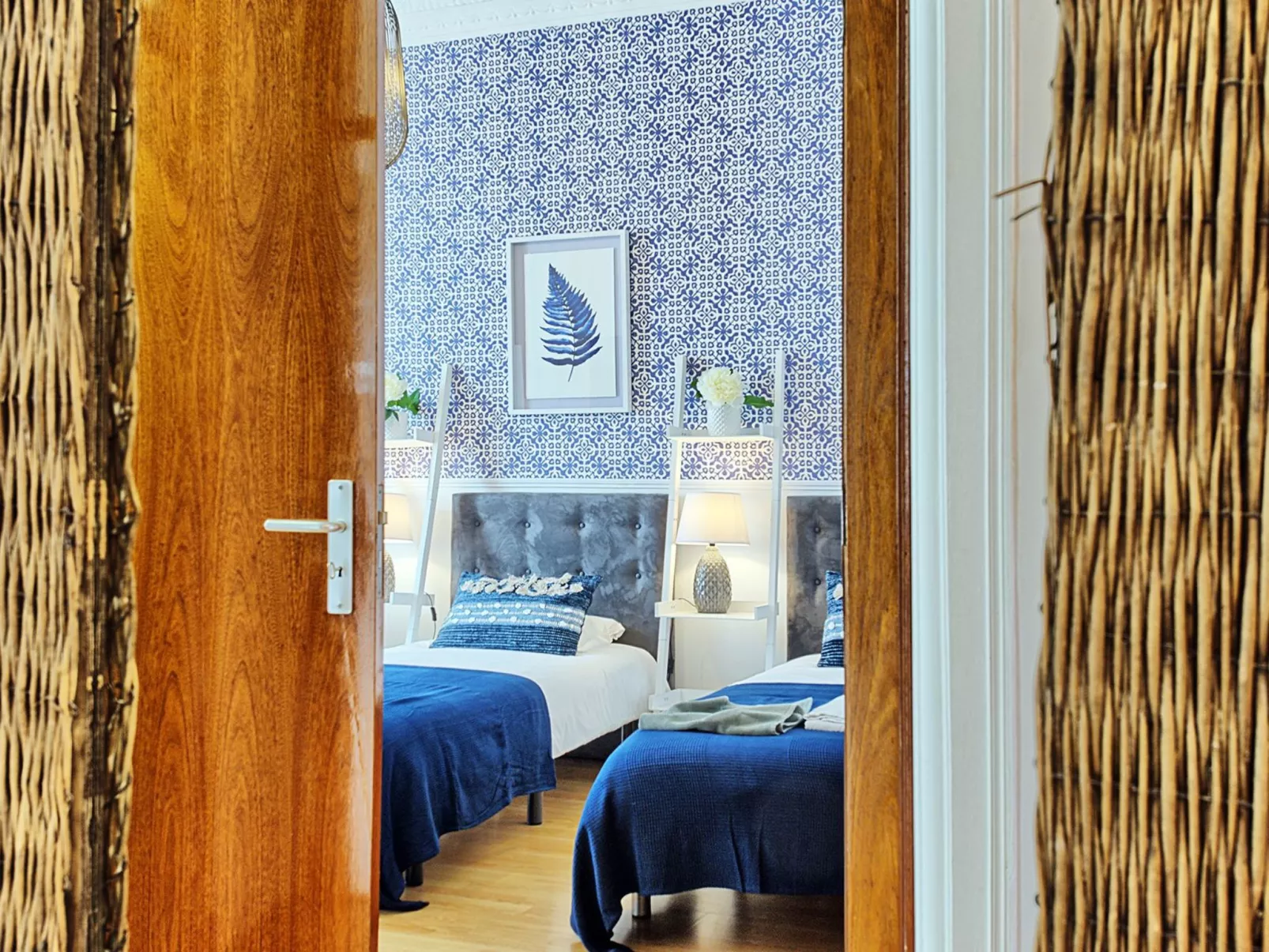 António Pedro-Inside