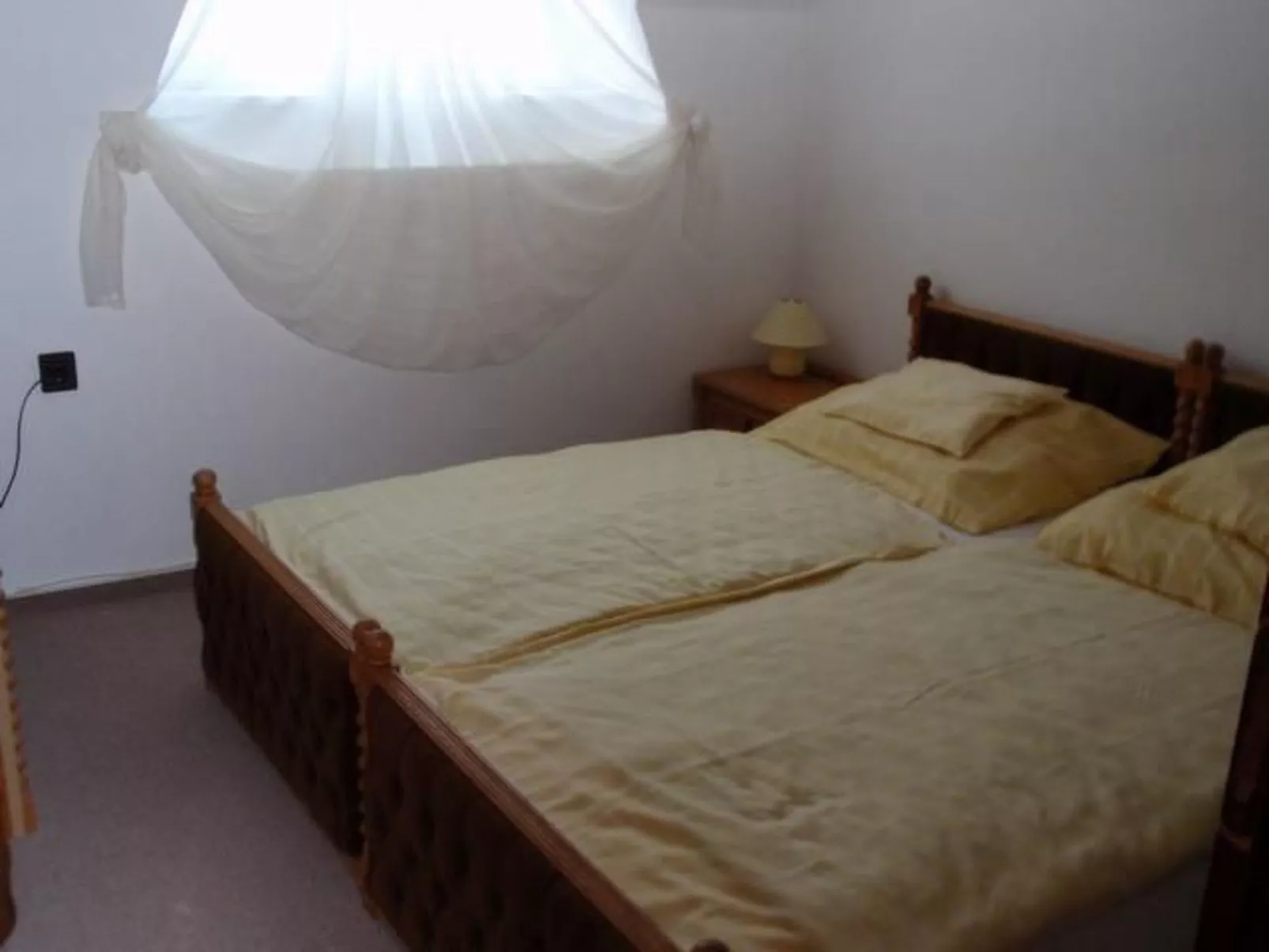 Wohnung mit Terrasse, Grill und Garten-Dedans