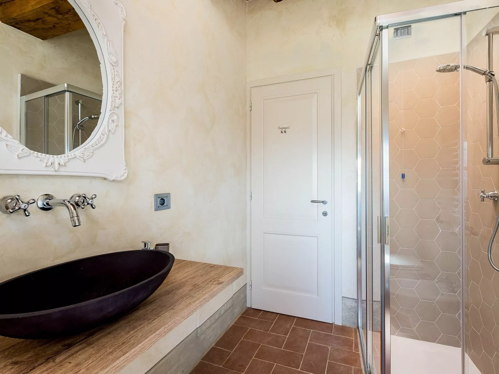 "Cascia T4 Rota" mit Pool-Dedans