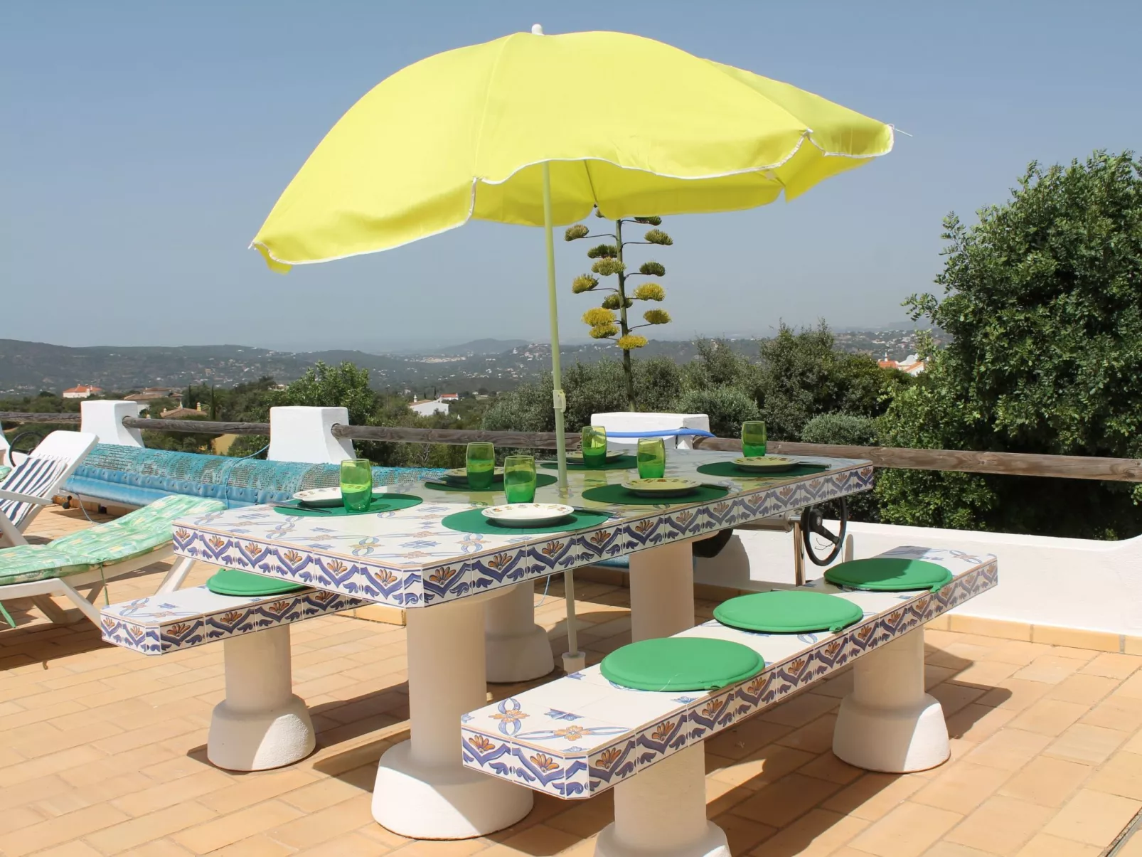 Ferienvilla mit Blick auf das Wasser-Dehors