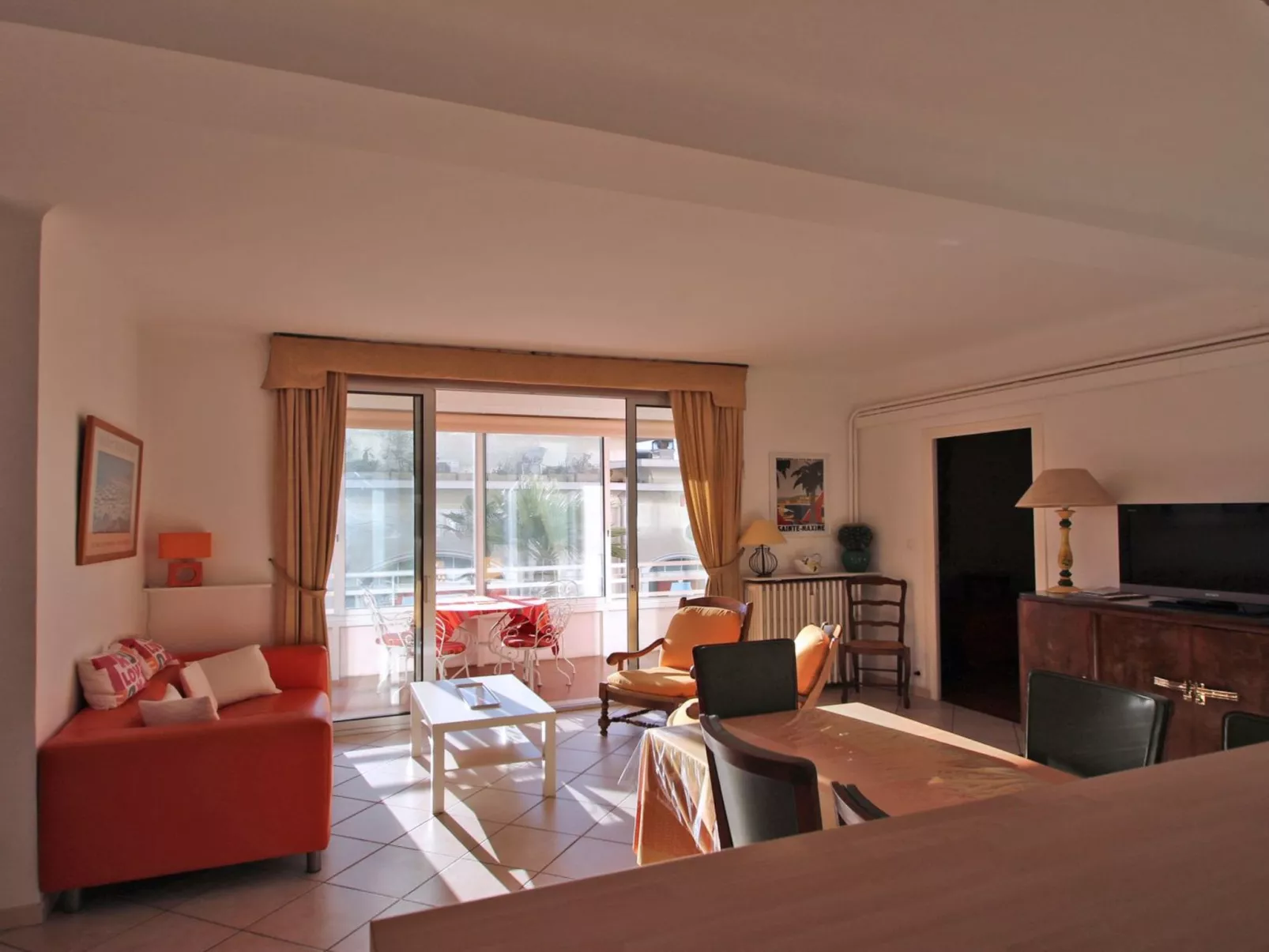 Appt T4 face à la plage - Clim - Ste Maxime-Inside