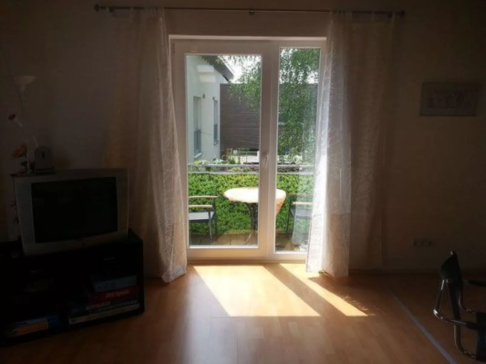 Moderne Studiowohnung im Obergeschoss mit Balkon-Drinnen