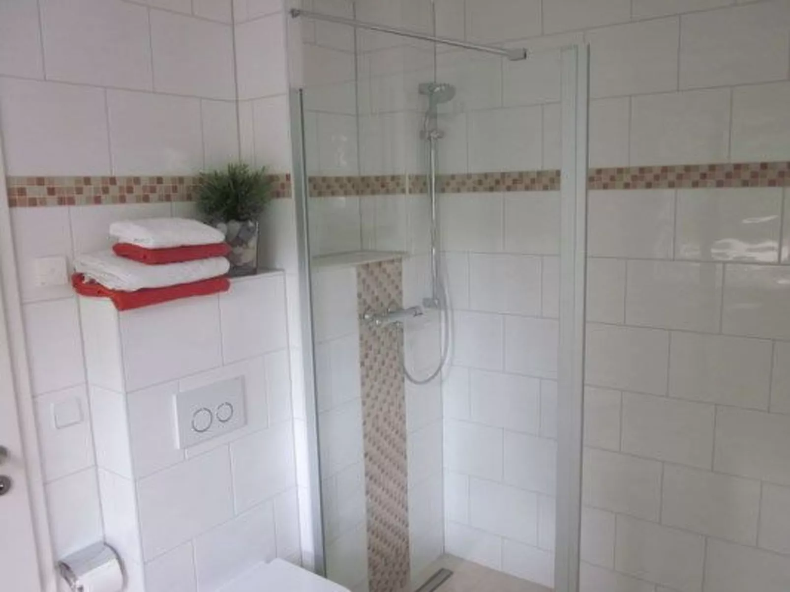 Moderne Maisonette-Wohnung mit Terrasse-Drinnen