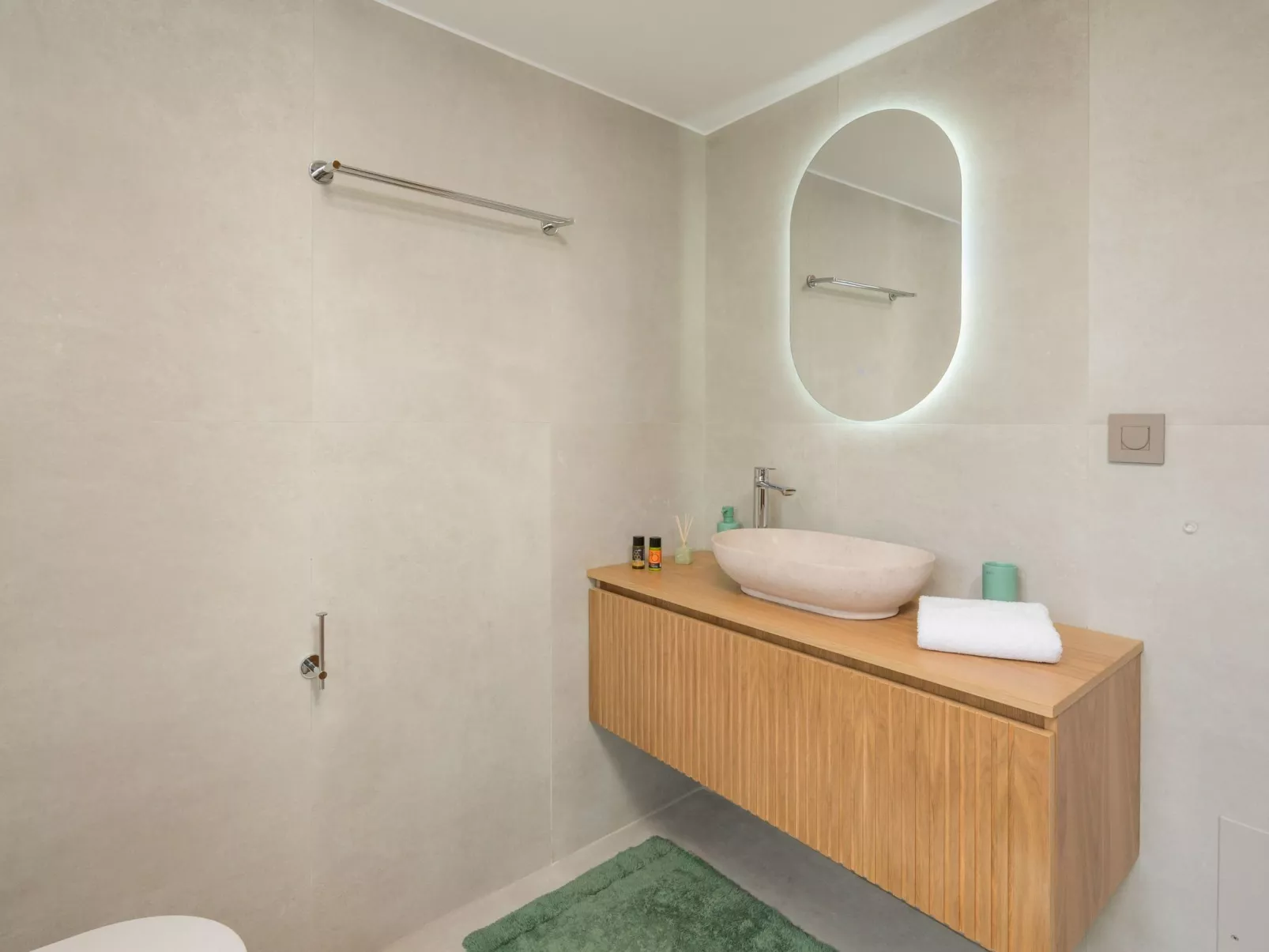 Wunderschöne Villa mit Seeblick und Pool in der Nähe von Restaurants-Dedans