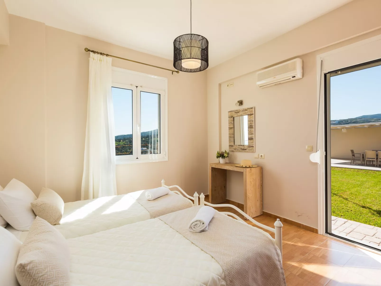 Familienfreundliche Villa mit privatem Pool und BBQ-Drinnen