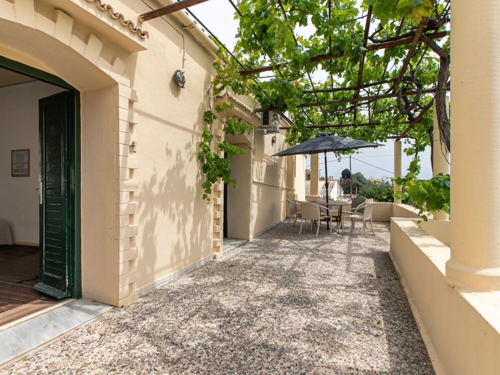 Haus Orestis-Draußen