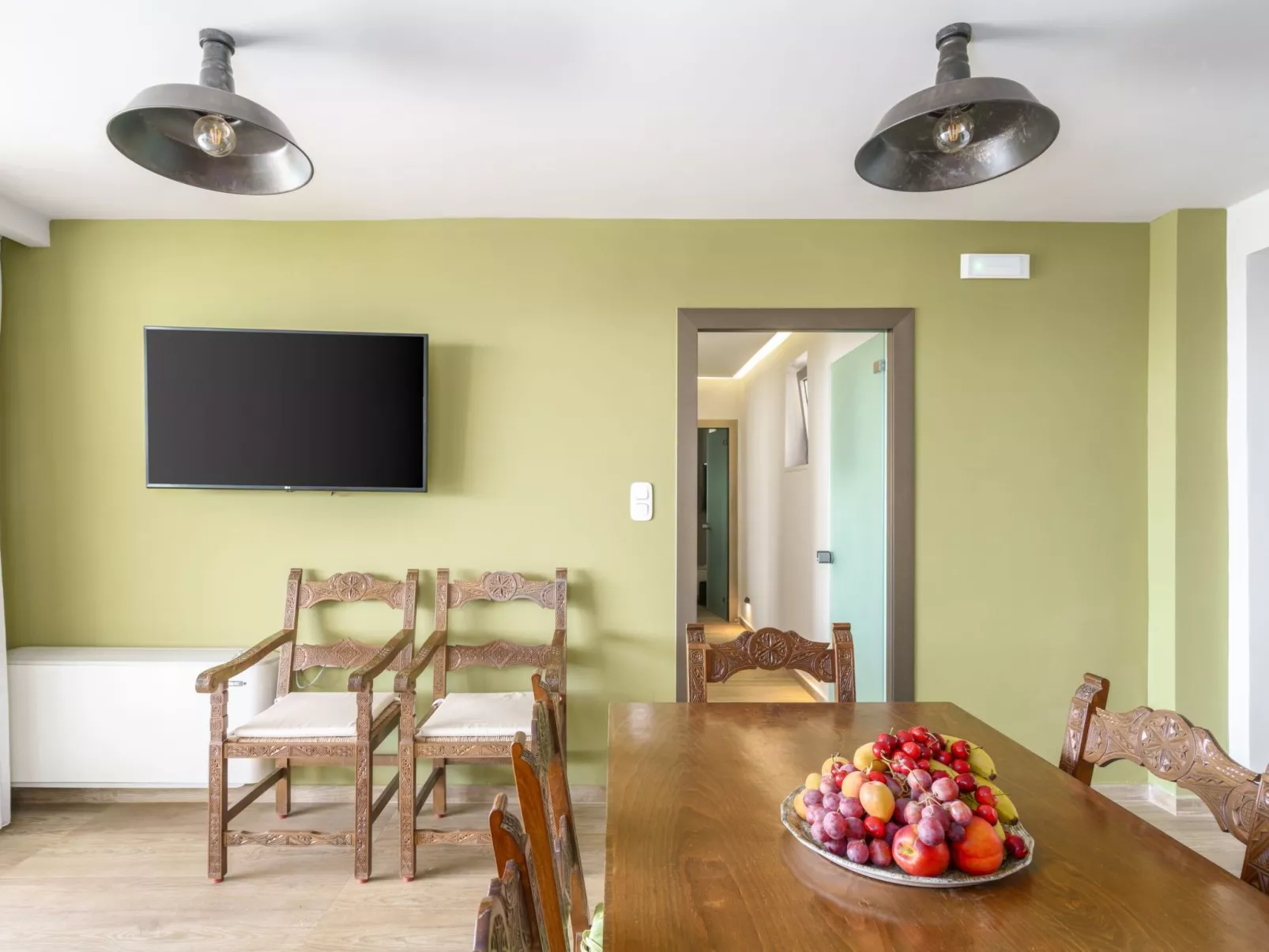 Neue Villa mit privatem Pool und BBQ, 2.5km zum Strand-Inside