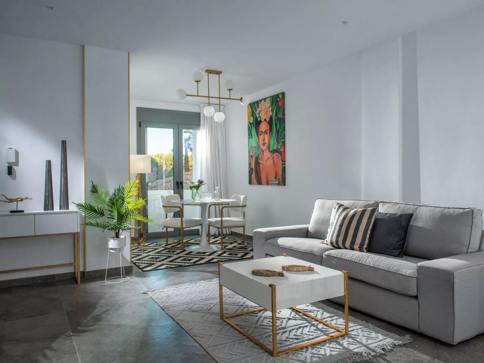 Luxuriös gestaltete Villa mit privatem Pool-Drinnen