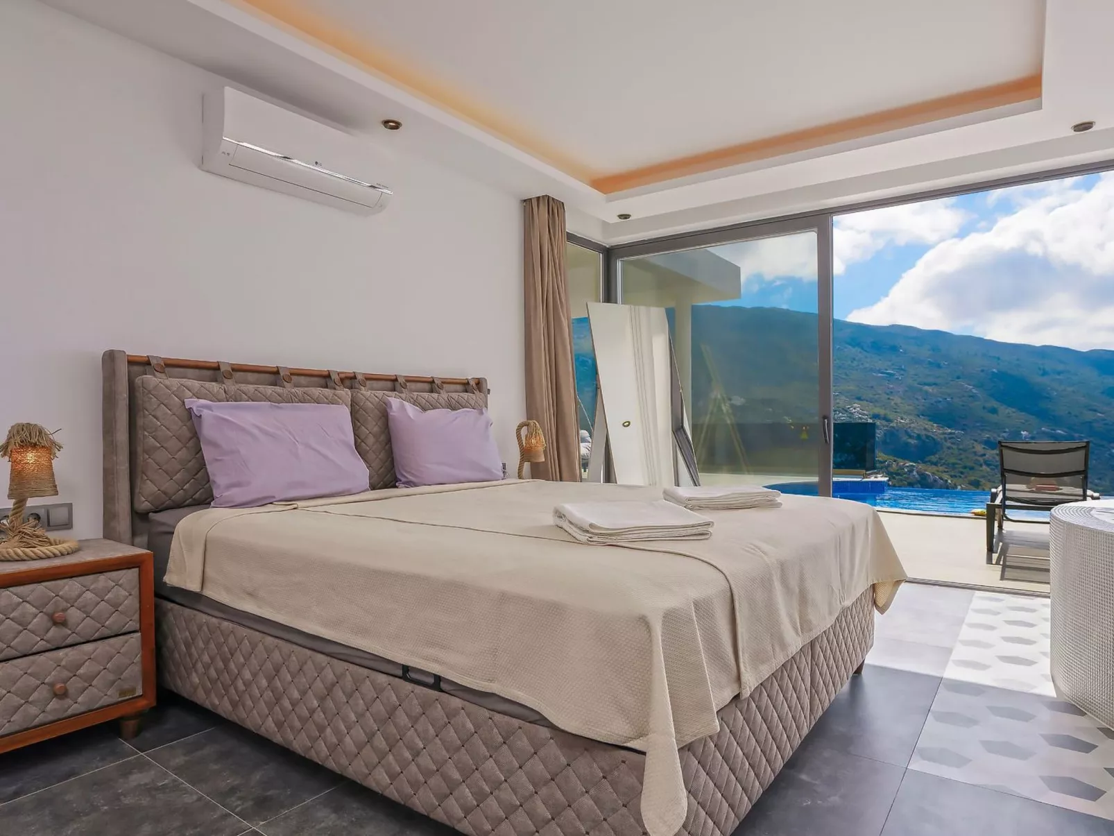 Schöne Villa mit Pool, Blick auf Meer und Tal-Drinnen