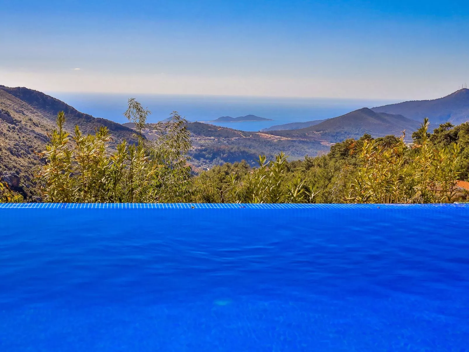 Steinhausvilla in der Natur-Drinnen