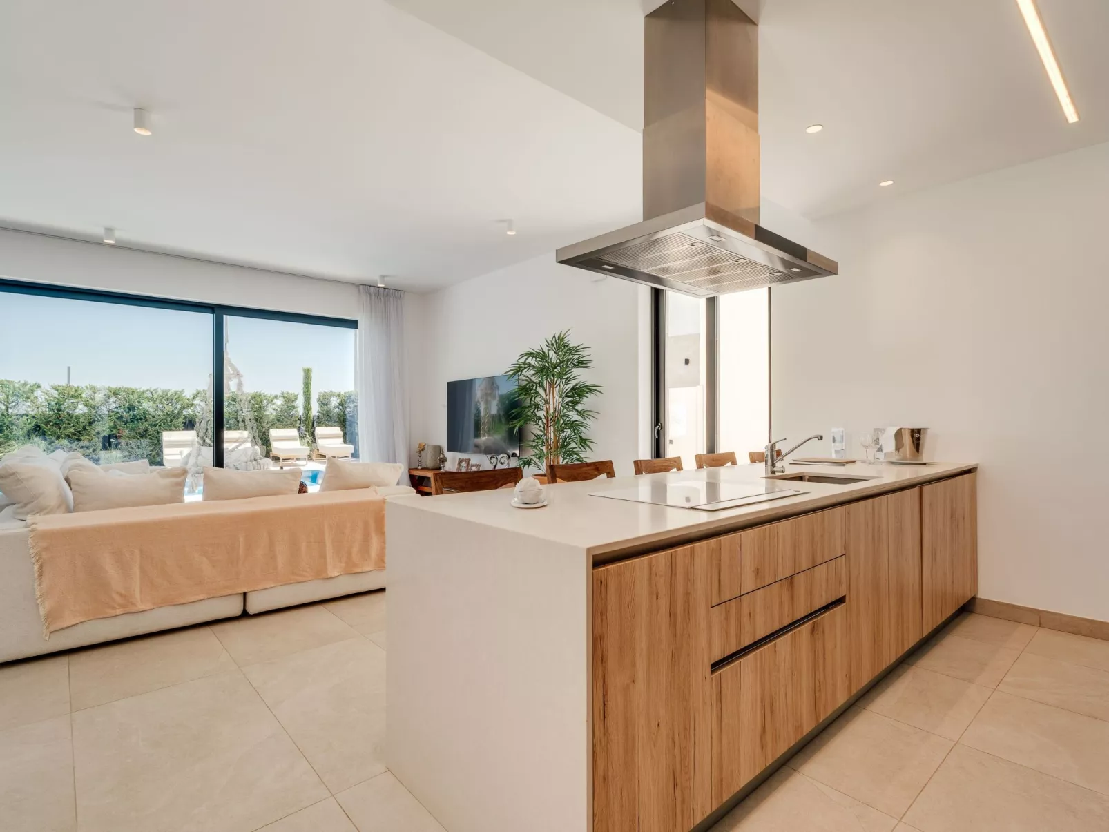 "Hercules 41" mit privatem Parkplatz-Drinnen