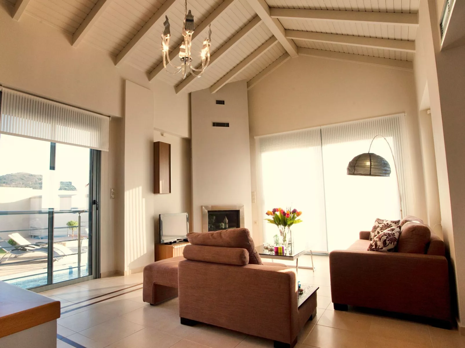 "Villa Pounentes" mit privatem Pool-Drinnen