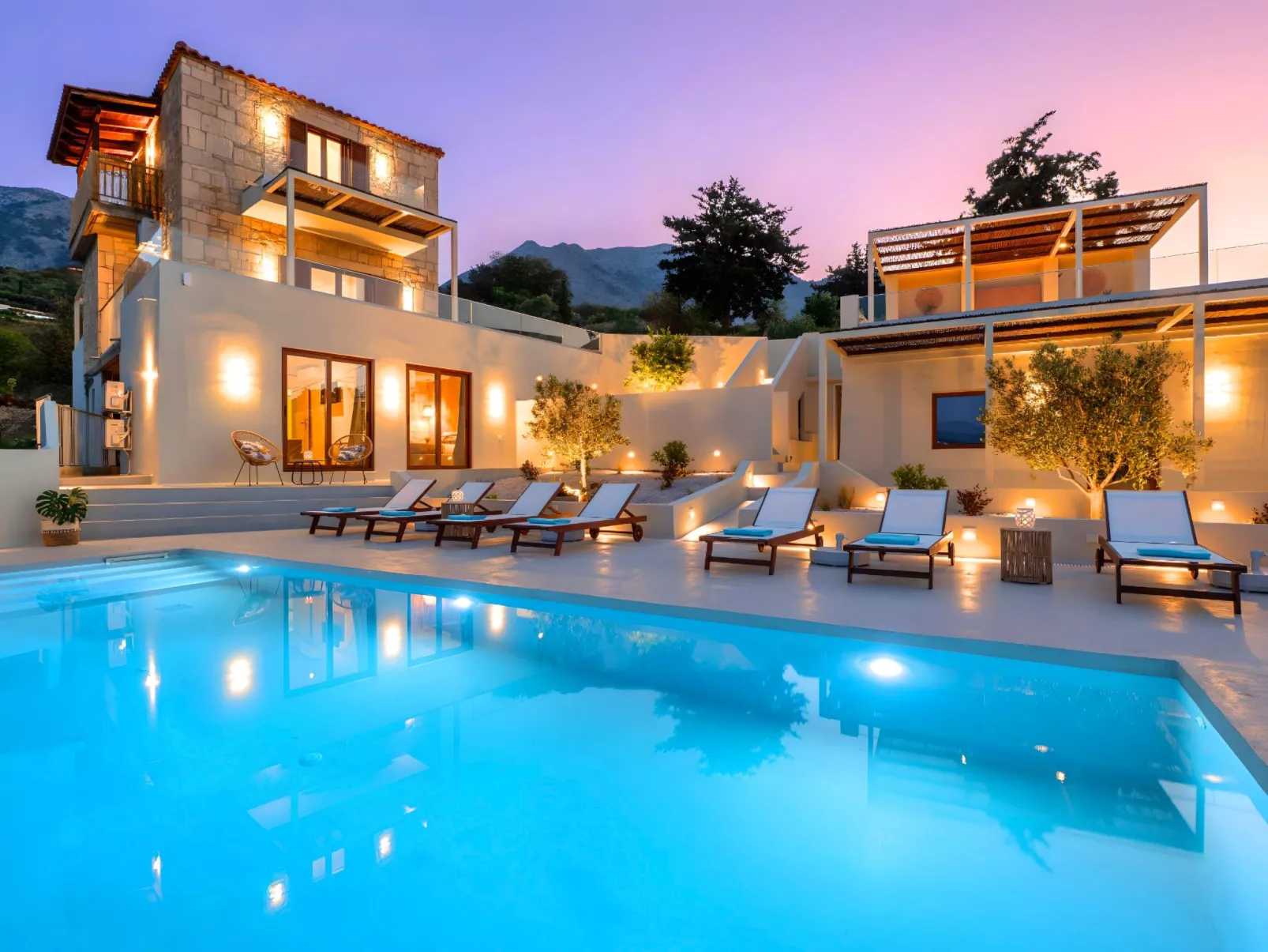 Soluna Villa Privater Pool-Drinnen