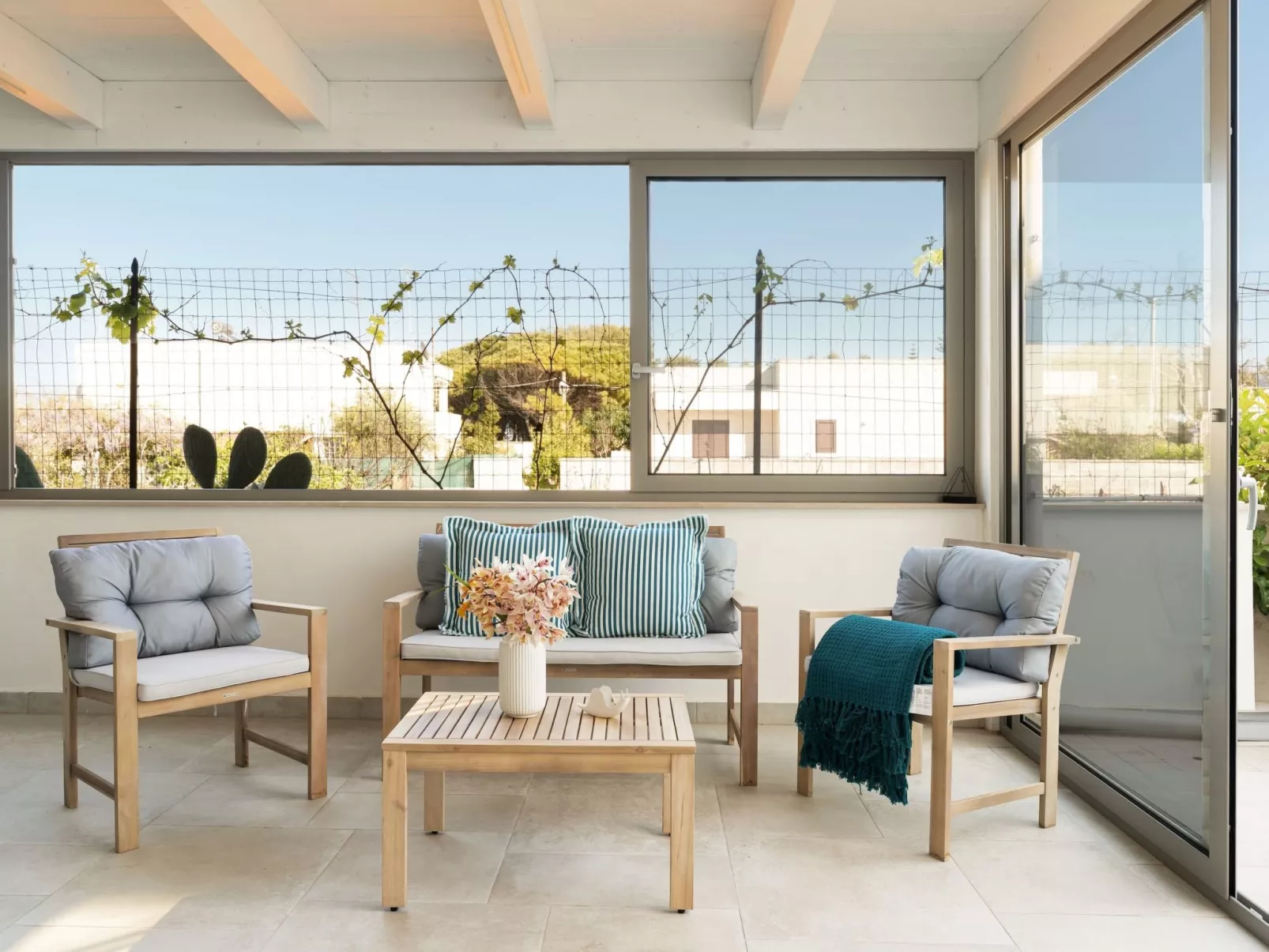 'Connie's House-Dedans