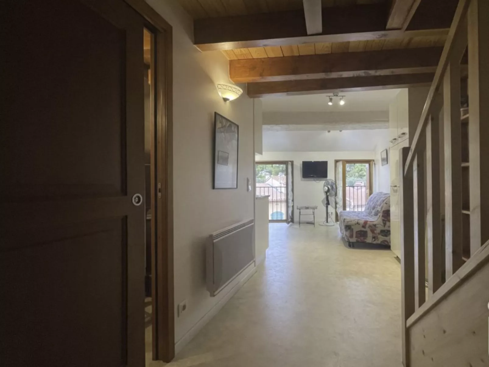 Wohnung mit Blick auf das Wasser-Inside