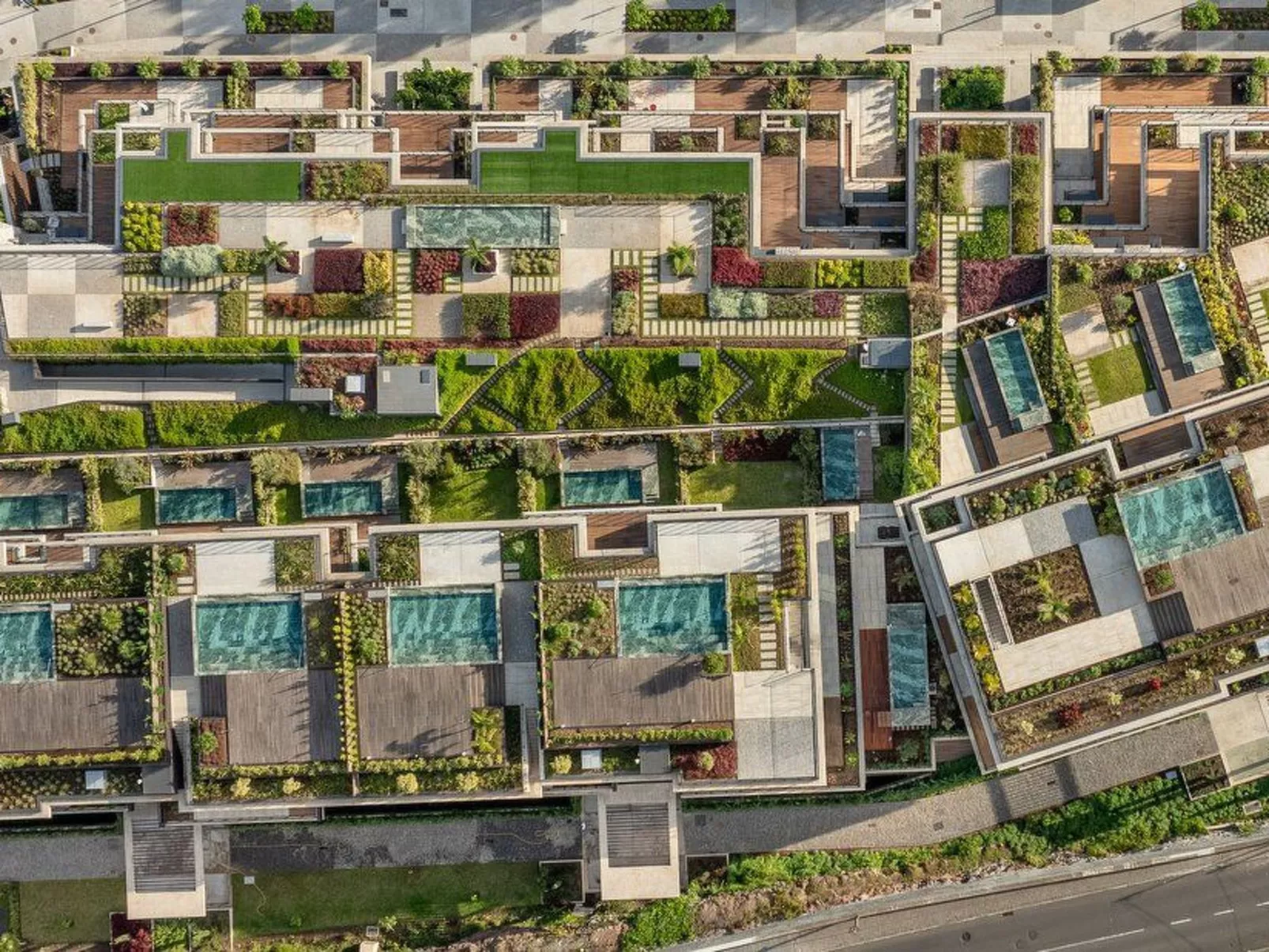 RJS Savoy Monumentalis-Outside