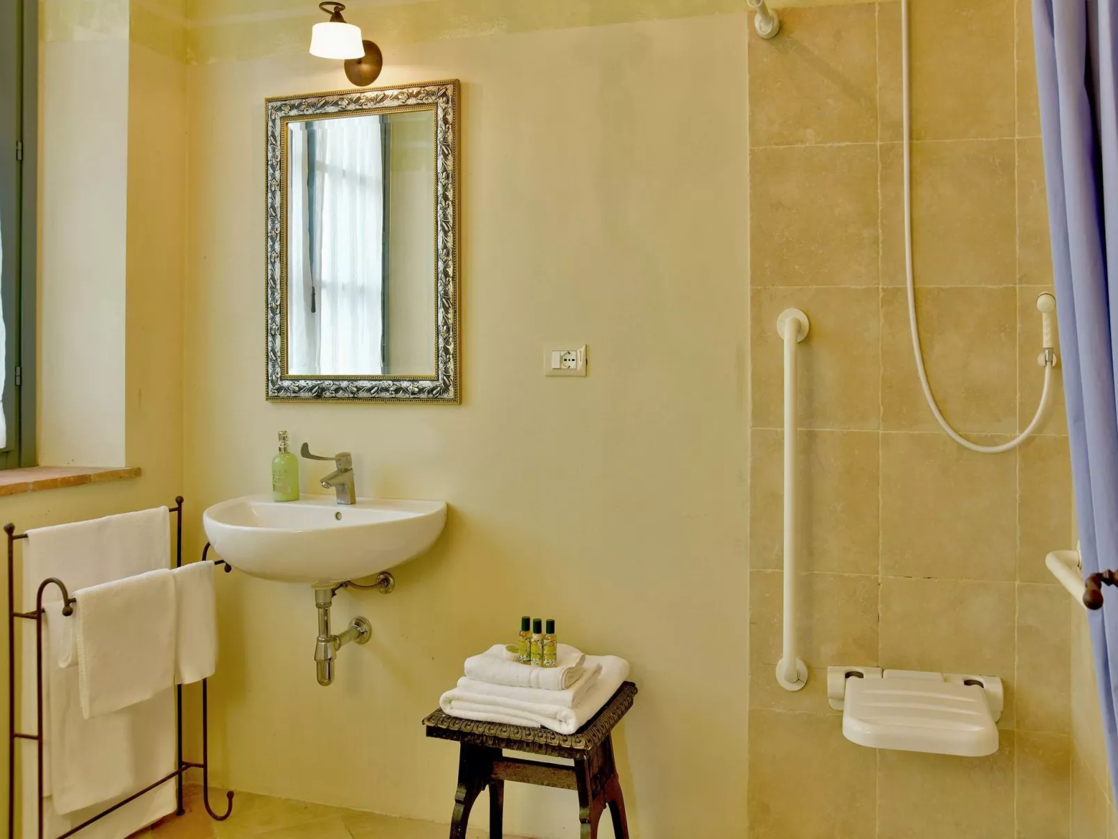 Ferienvilla 'Girasole Leccino'-Image-tags.info