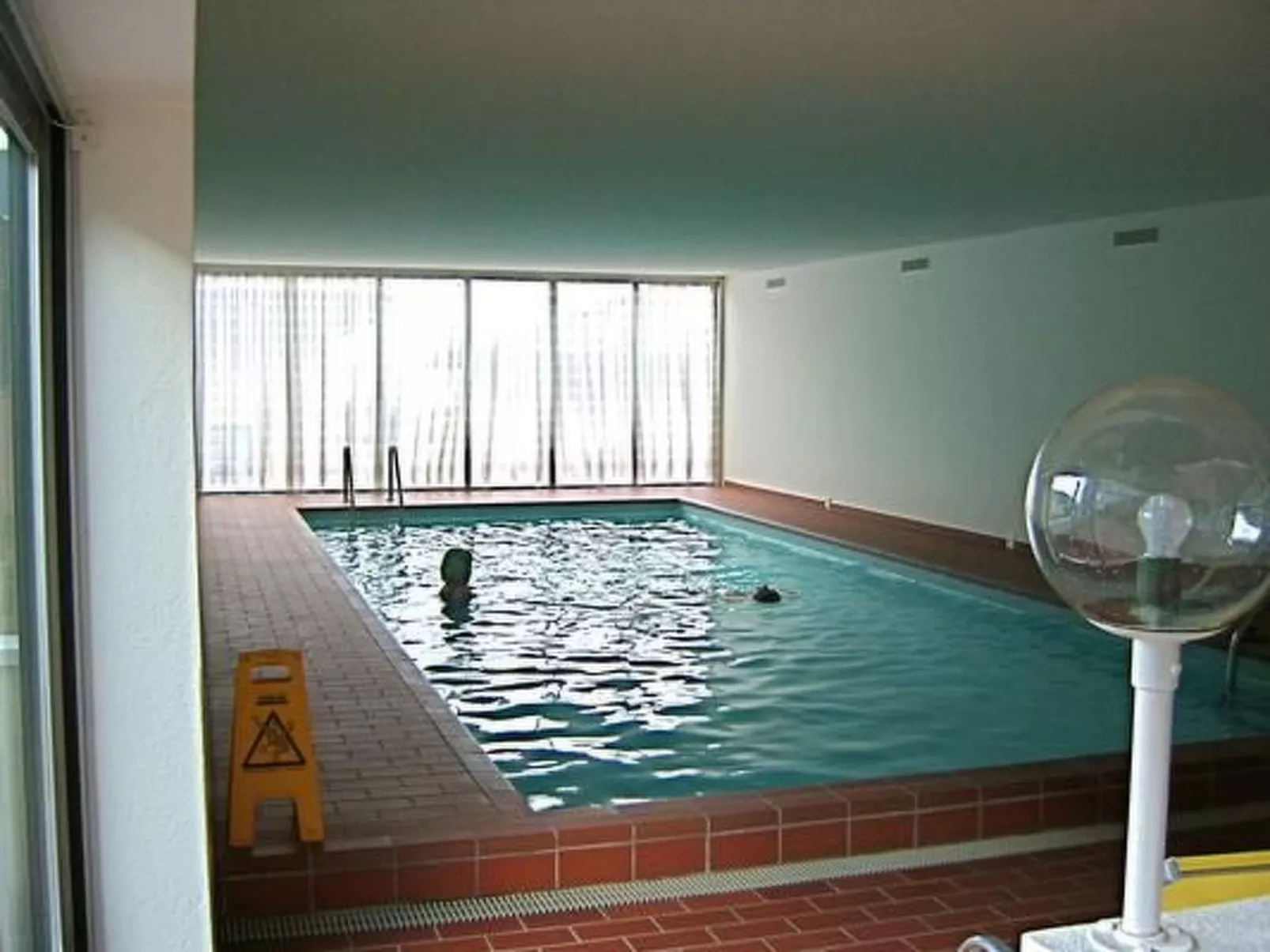 Freie Sicht auf See und Berge-Dedans